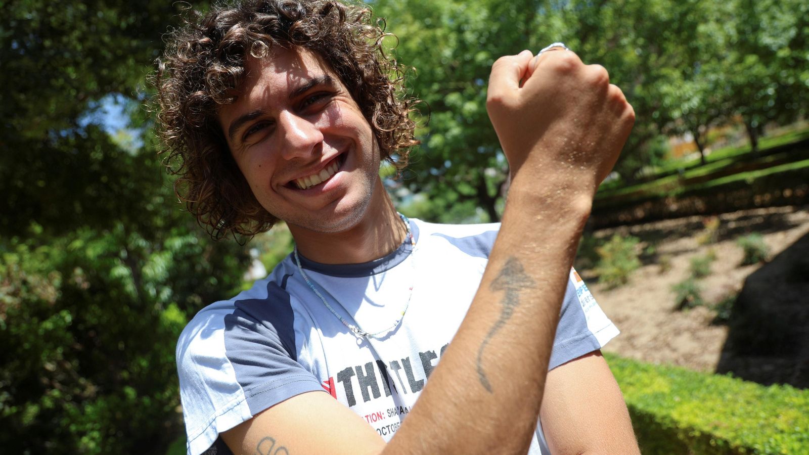 El tatuaje de un tiburón de Charlie Sarria.