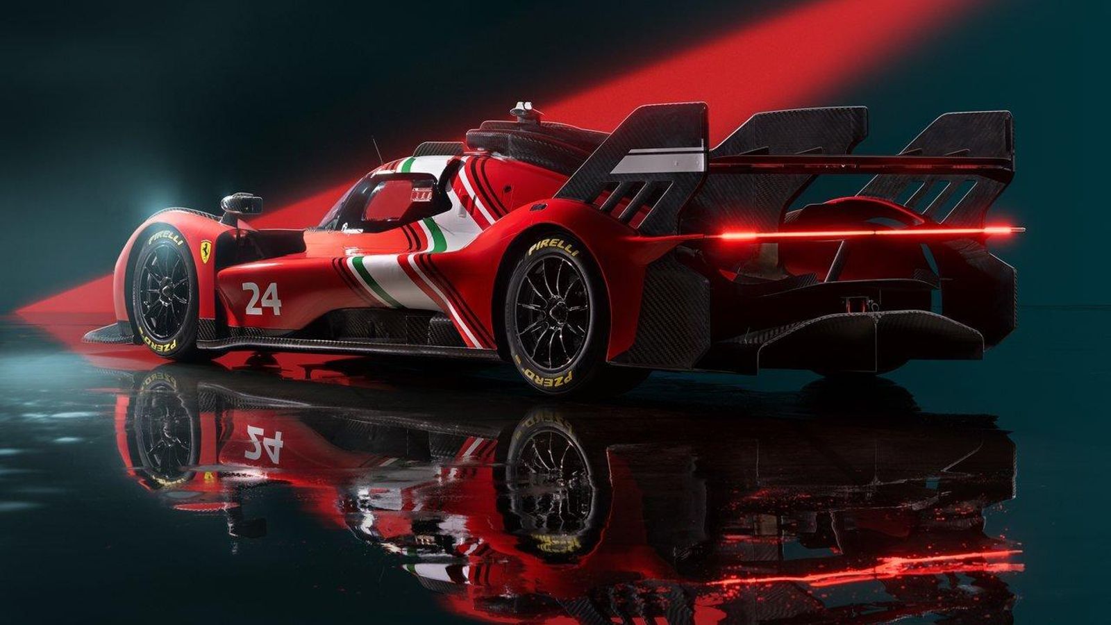 La tracción de este carreras-cliente es a las cuatro ruedas: el eje delantero lo mueve un motor eléctrico y el trasero un V6.