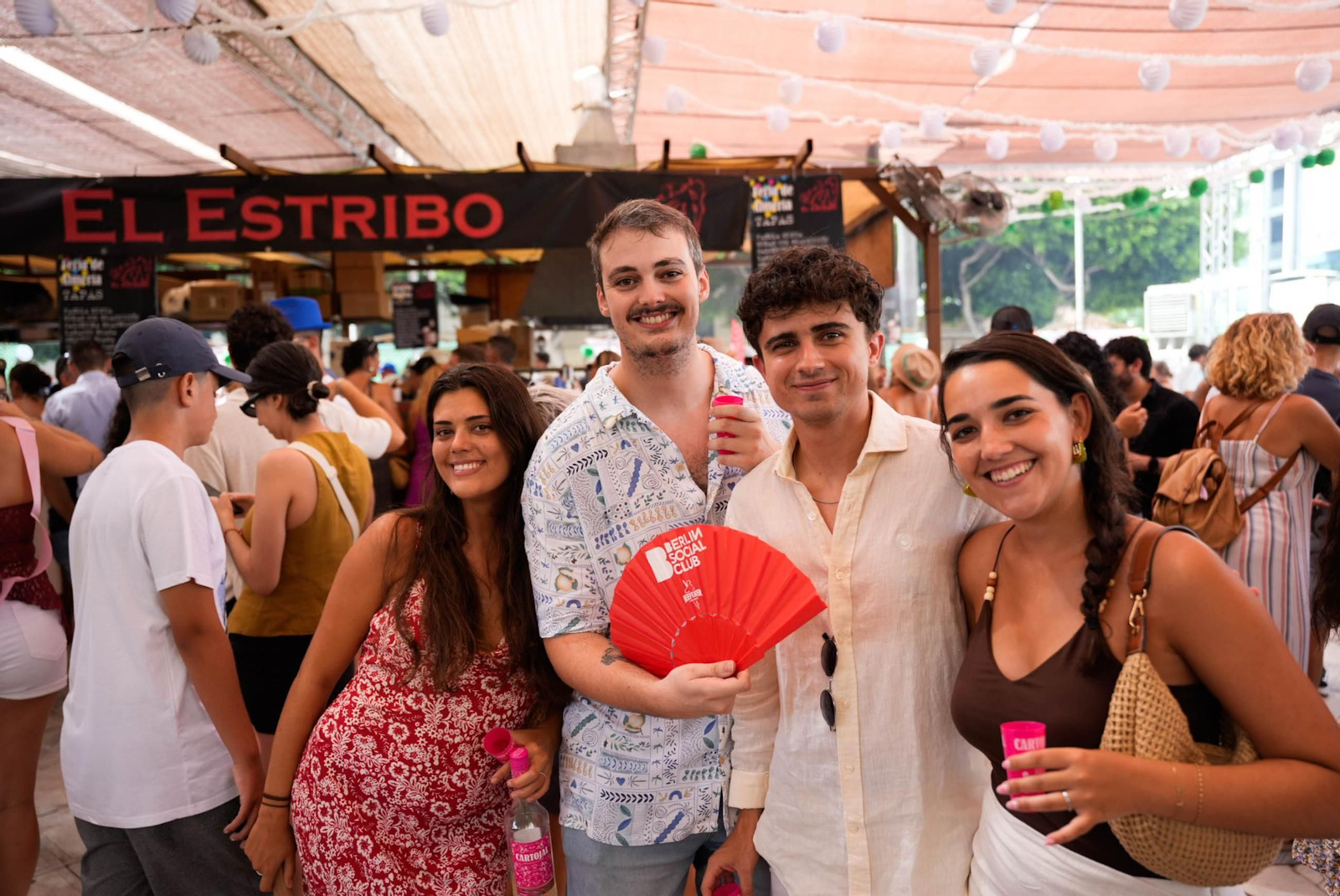 Los almerienses disfrutan del martes en la Feria del Mediodía