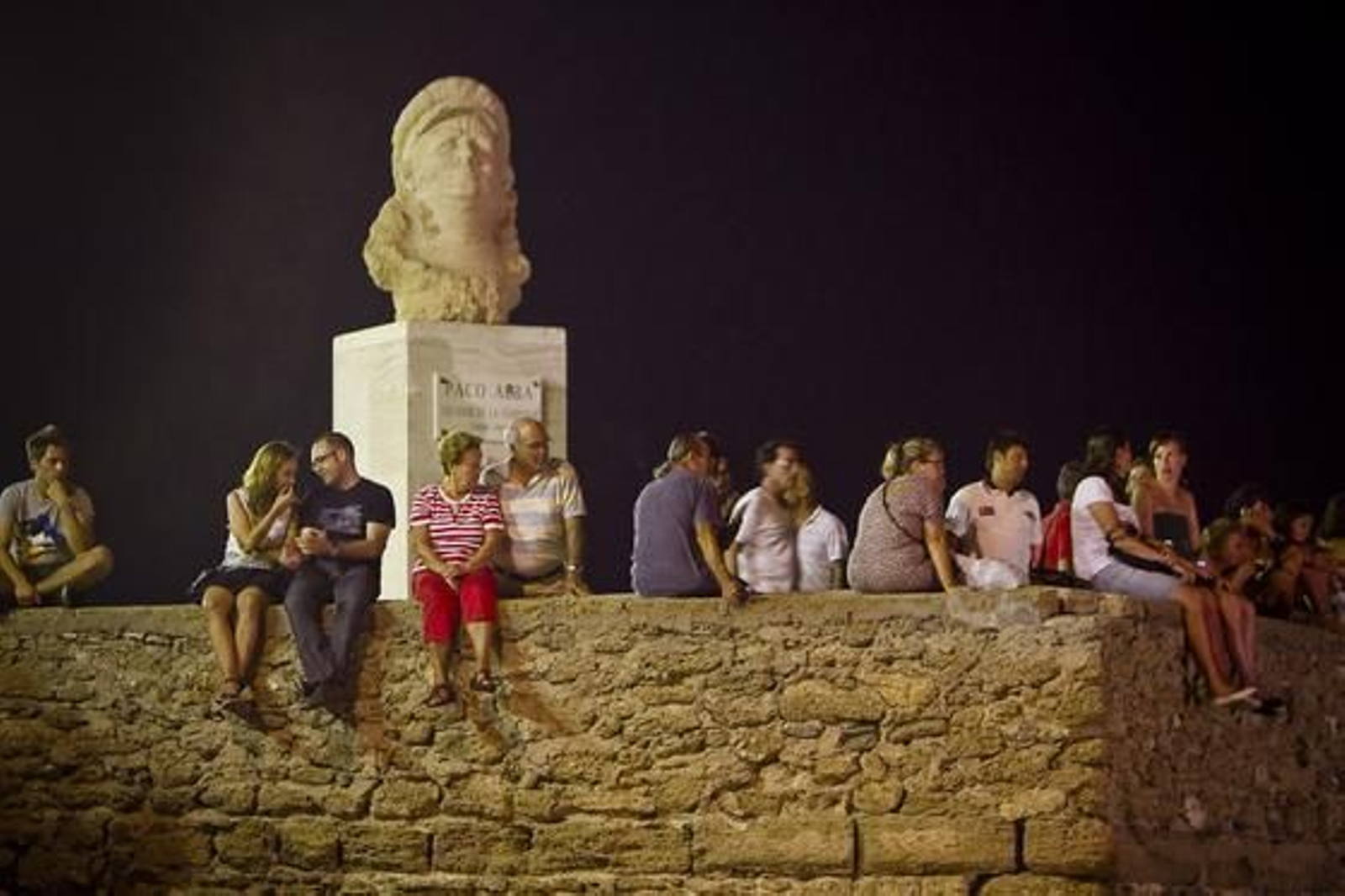 Los gaditanos disfrutan de una noche de cultura ´De sol a sol´. 

Foto: Lourdes de Vicente