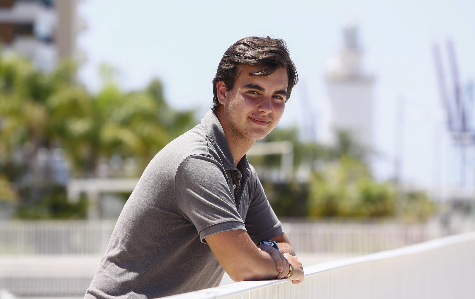 Alejandro Salvador posa para este diario tras conocer que ha tenido el expediente más brillante.