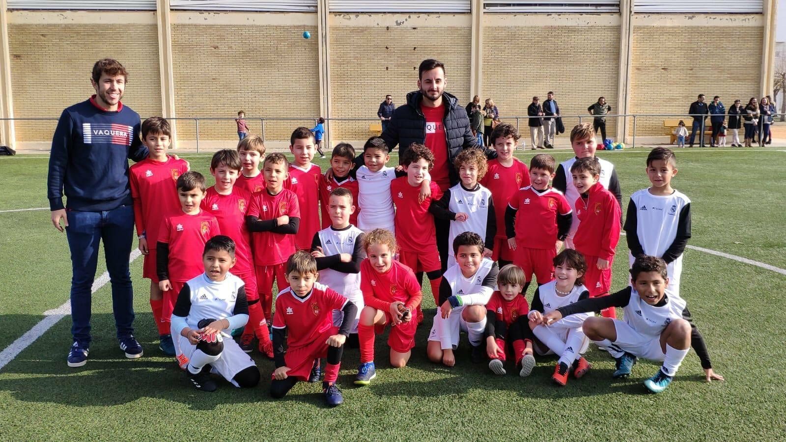 Los pequeños de la Fundación del Real Madrid de Jerez, con los de la Escuela del Antoniano.