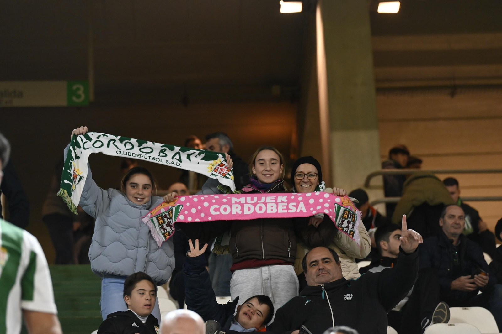 Las mejores fotos del gran ambiente en El Arcángel para el Córdoba CF - Eibar Las mejores fotos del gran ambiente en El Arcángel para el Córdoba CF - Eibar