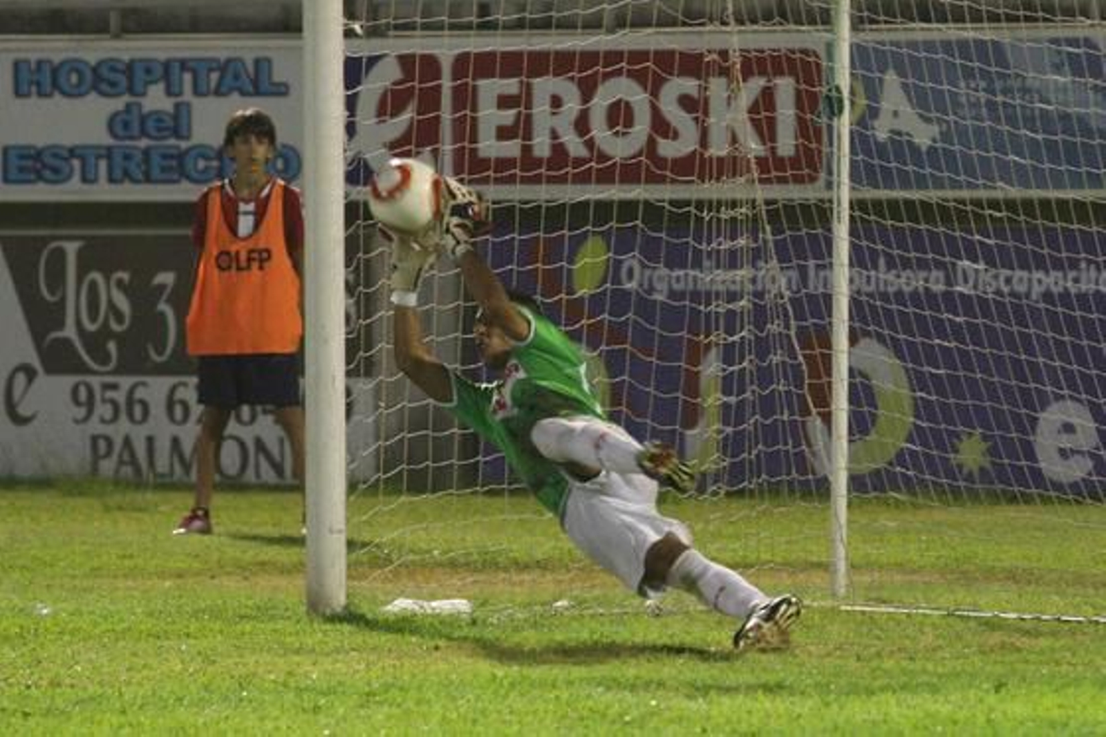 El Algeciras se hace con el trofeo Virgen de La Palma tras superar a la Balona en la tanda de penaltis./Fotos: Paco Guerrero

Foto: Paco Guerrero