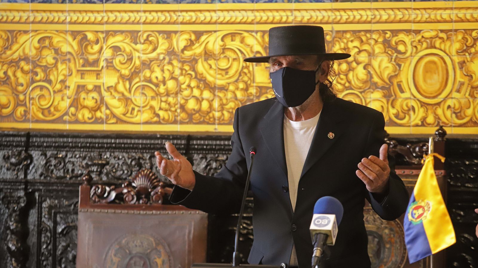 Fotos de la imposición de la insignia de Algeciras a El Lolo