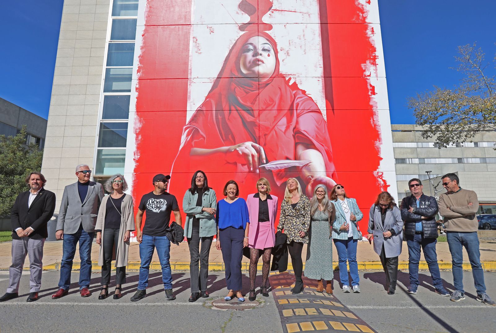 Imágenes del nuevo mural de Man O Matic en la Universidad de Huelva