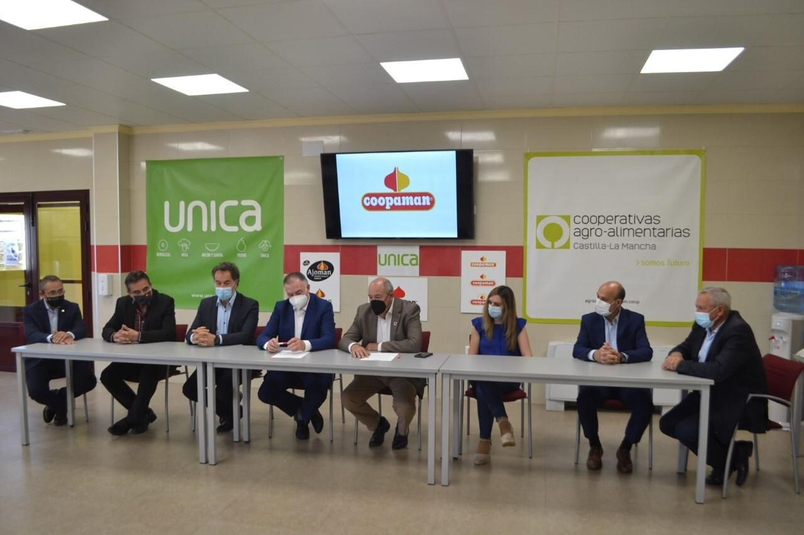 Firma de la plena integración de Coopaman en Unica Group