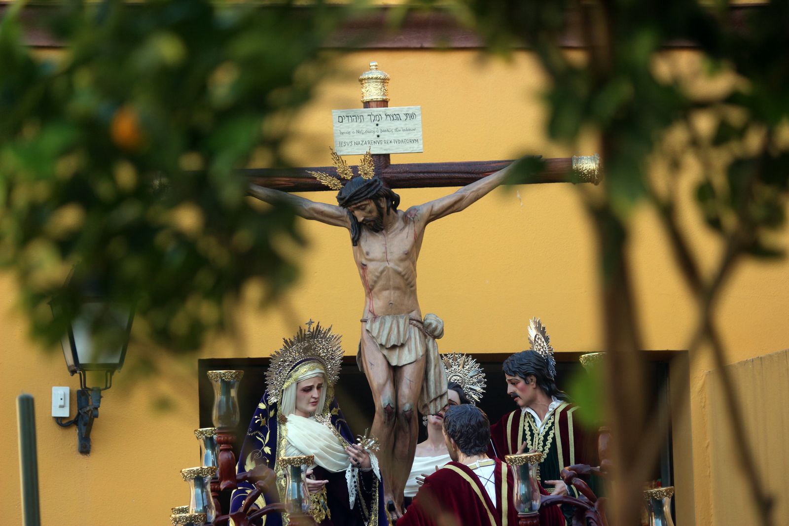 Las imágenes del Miércoles Santo en Puerto Real: Hermandad de la Vera-Cruz