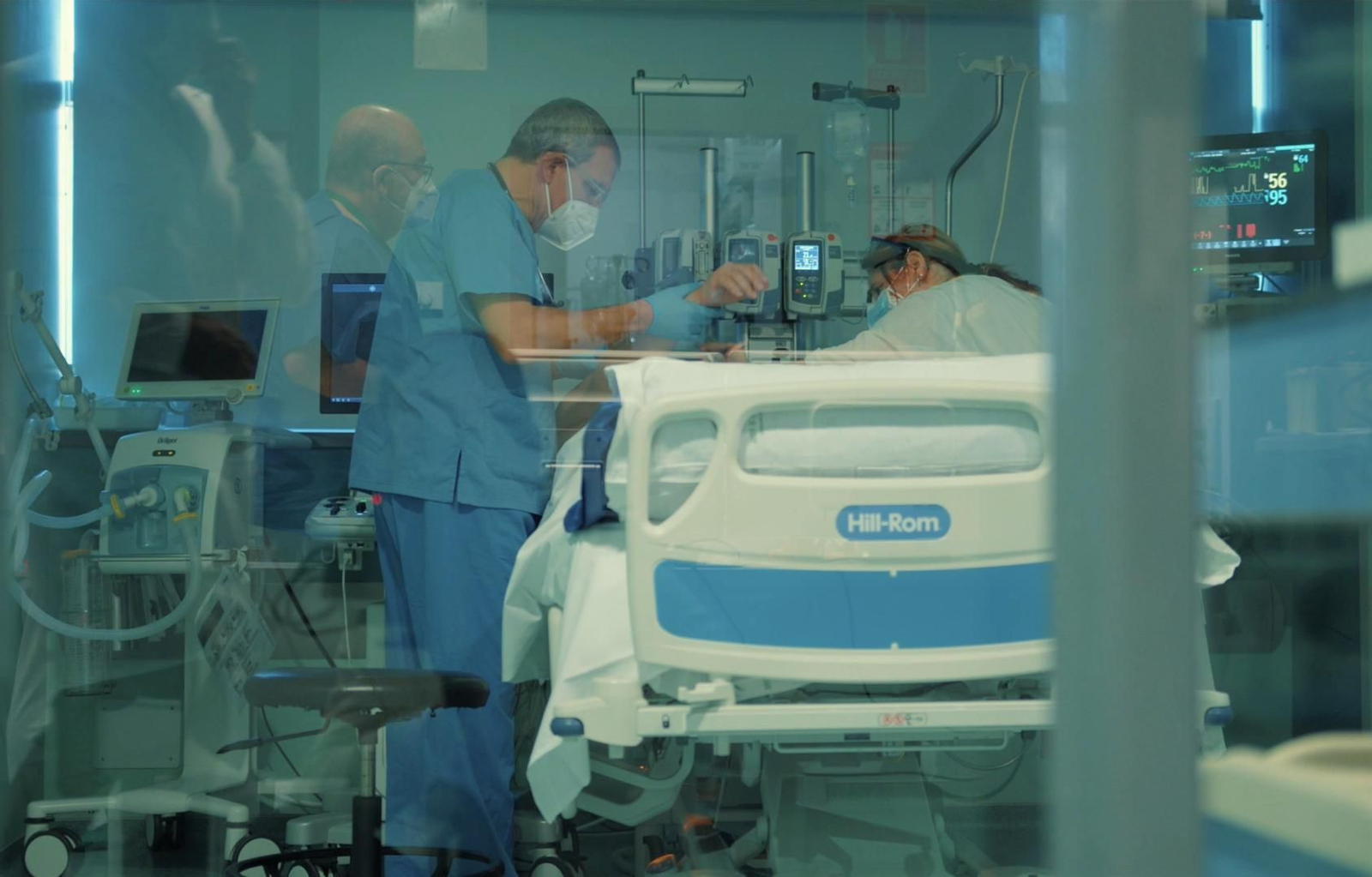 Imagen de archivo de uno de los box de la UCI del Hospital San Cecilio de Granada