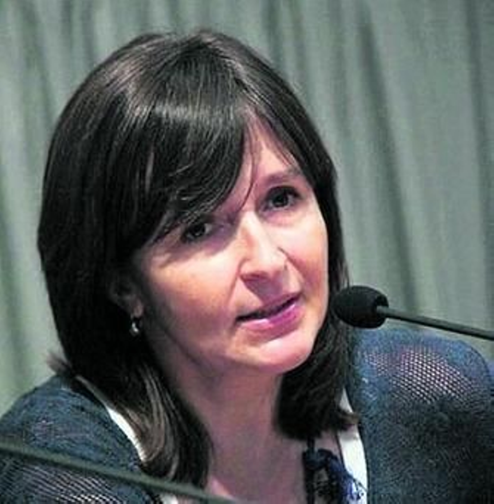 1. Beatrice Masini, autora de 'Guapas, listas y valientes'. 2. Laura Gallego publica 'Donde los árboles cantan'. 3. Andy Mulligan, responsable de la novela 'Basura'. 4. Alexandra Adornetto regresa con 'Hades'.