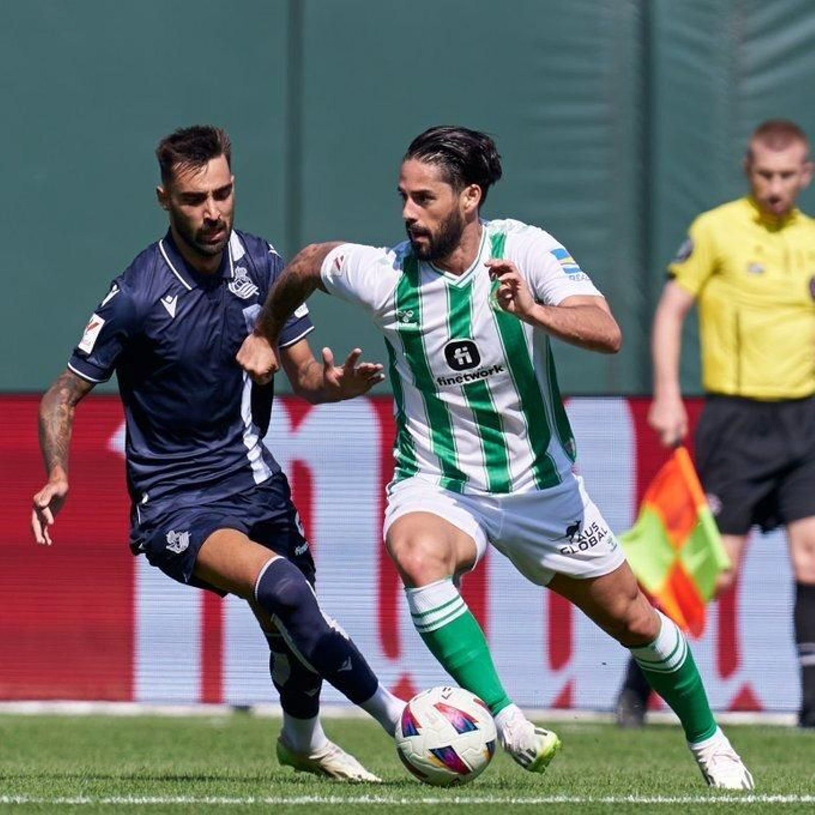 Isco, en su debut como futbolista bético frente a la Real Sociedad.