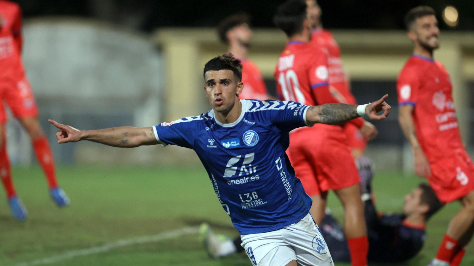 Juaniyo celebra un gol con el Xerez DFC la temporada pasada.