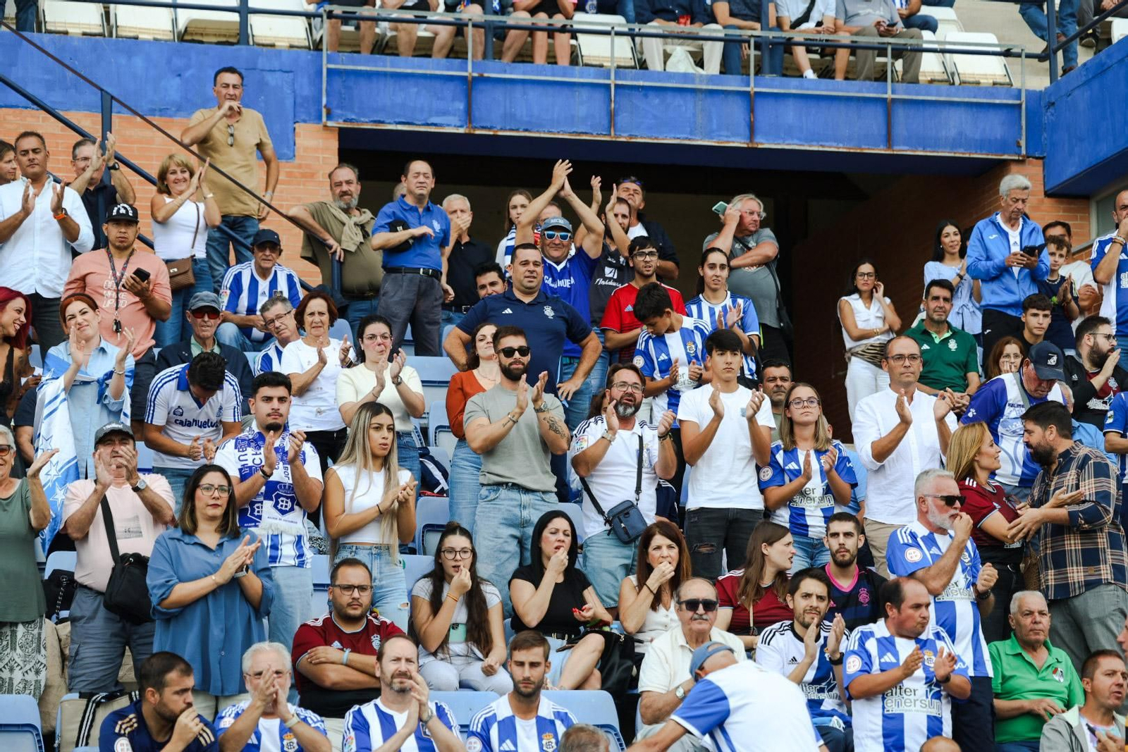Búscate en las gradas del Nuevo Colombino en el Recre- Linares