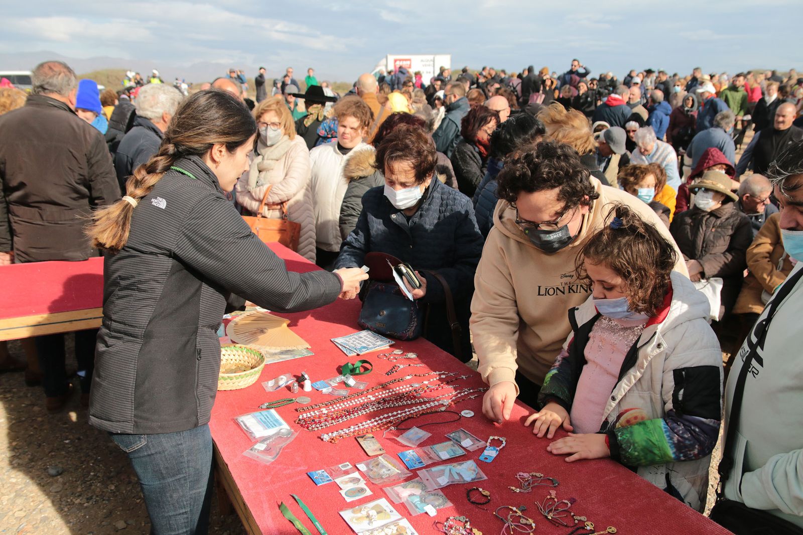 Miles de almerienses acuden a Torregarcía en la Romería de la Virgen del Mar
