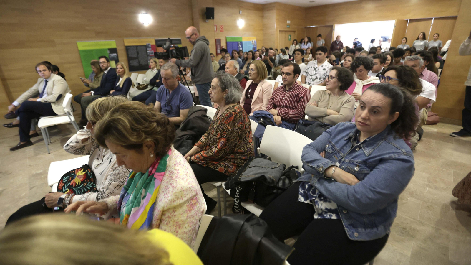 Fotos de la exposición fotográfica y conferencia inaugural de Diverciencia 2024