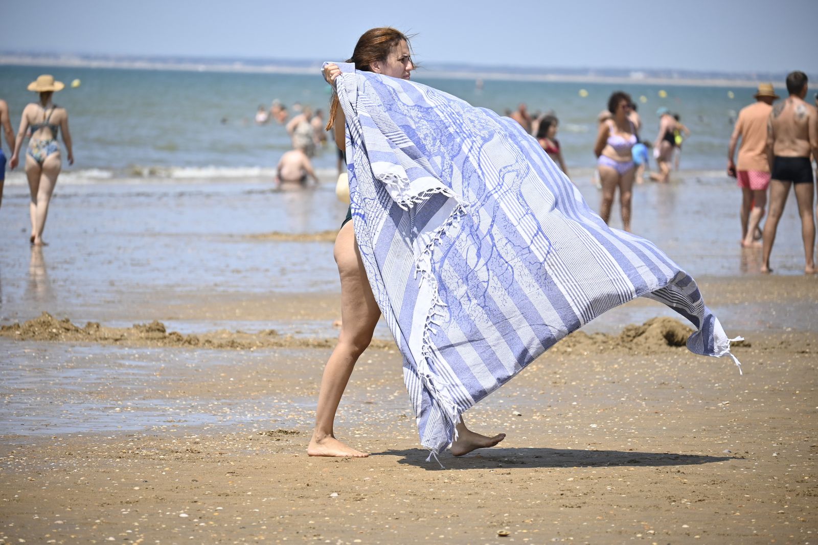 Ambiente en la playas de Huelva este sábado 22 de julio, en imágenes