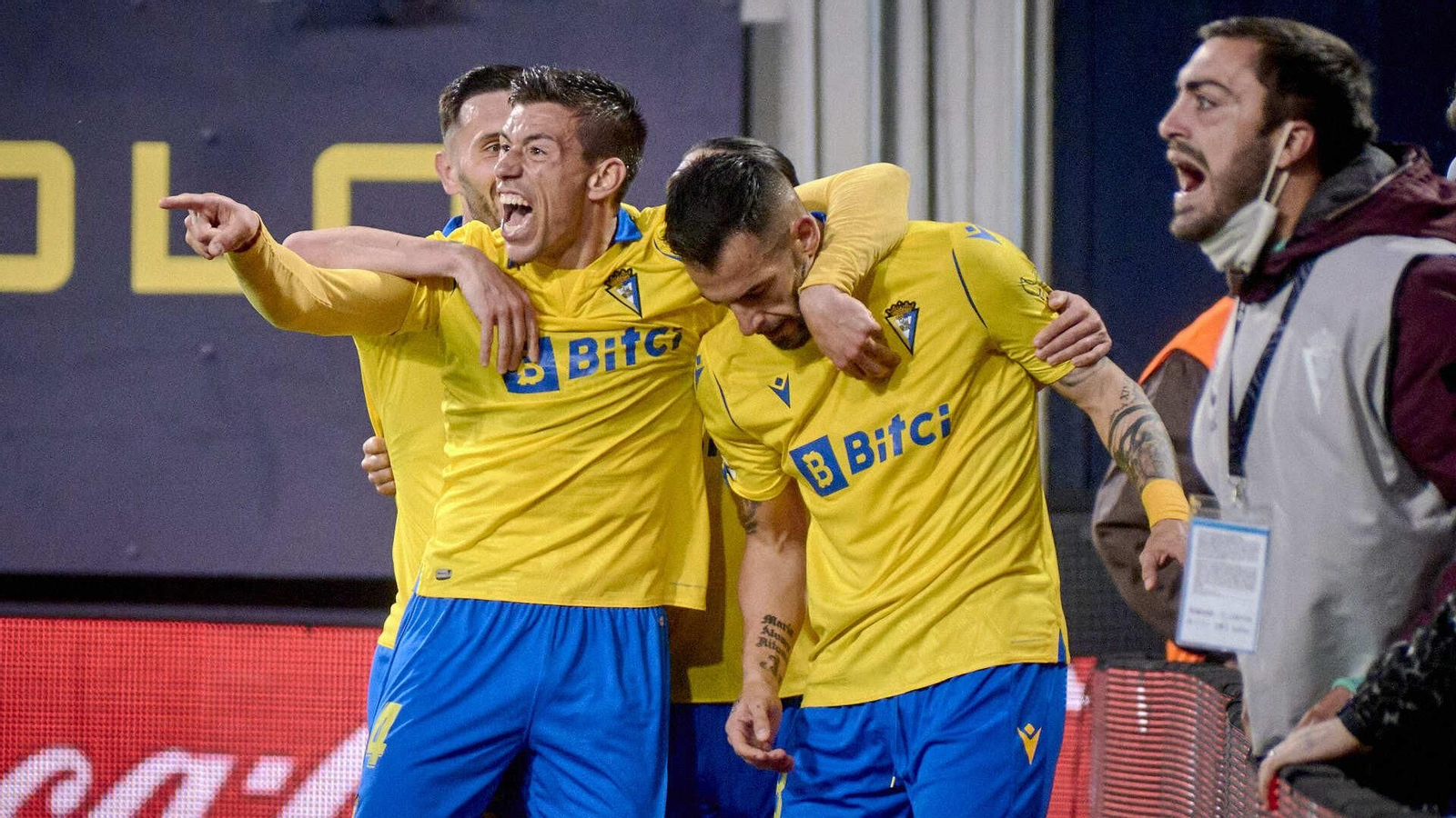 Partido de fútbol entre el Cádiz CF y el Getafe CF.