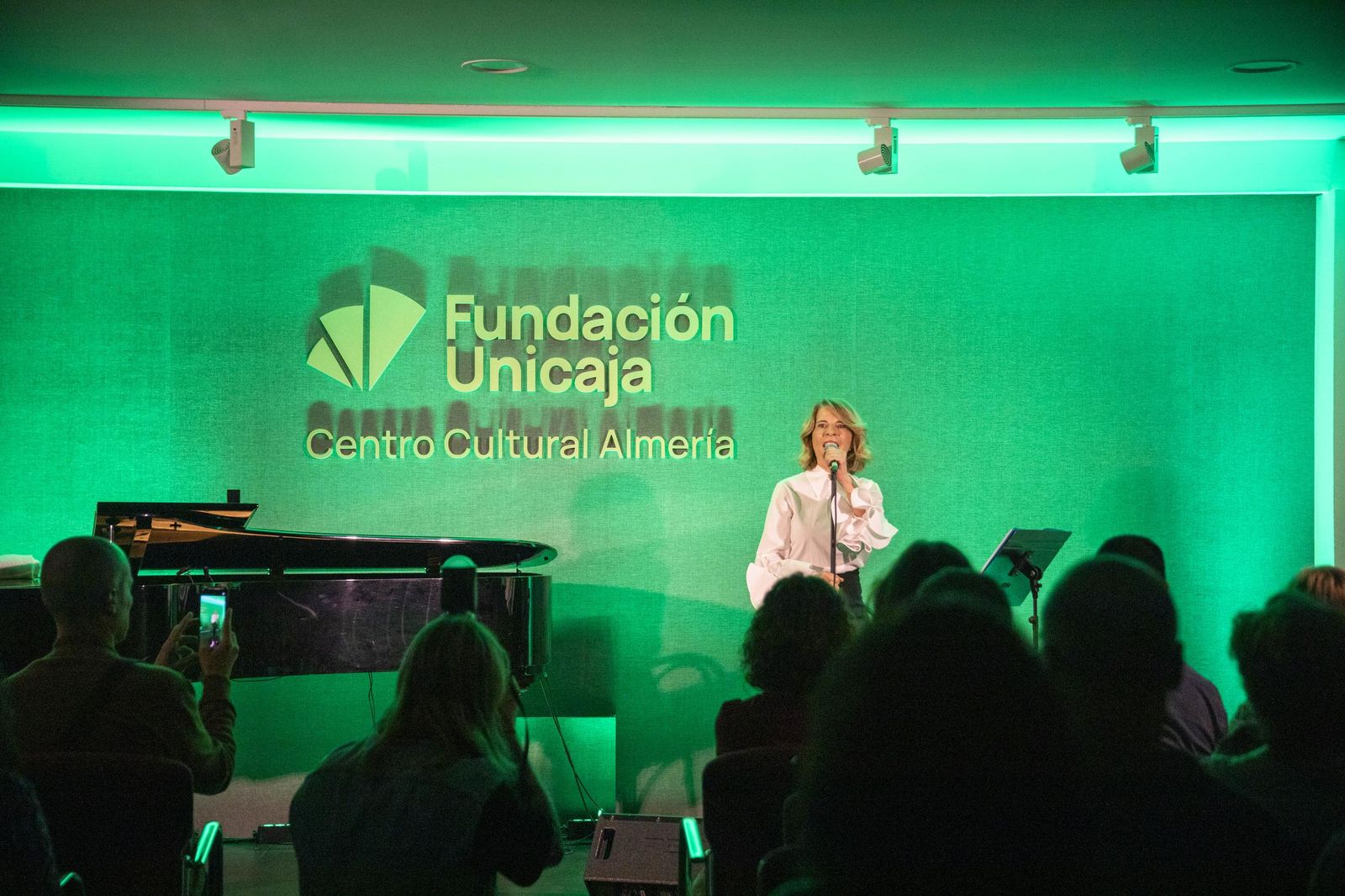 Sole Giménez charla y recital en Fundación Unicaja de Almería