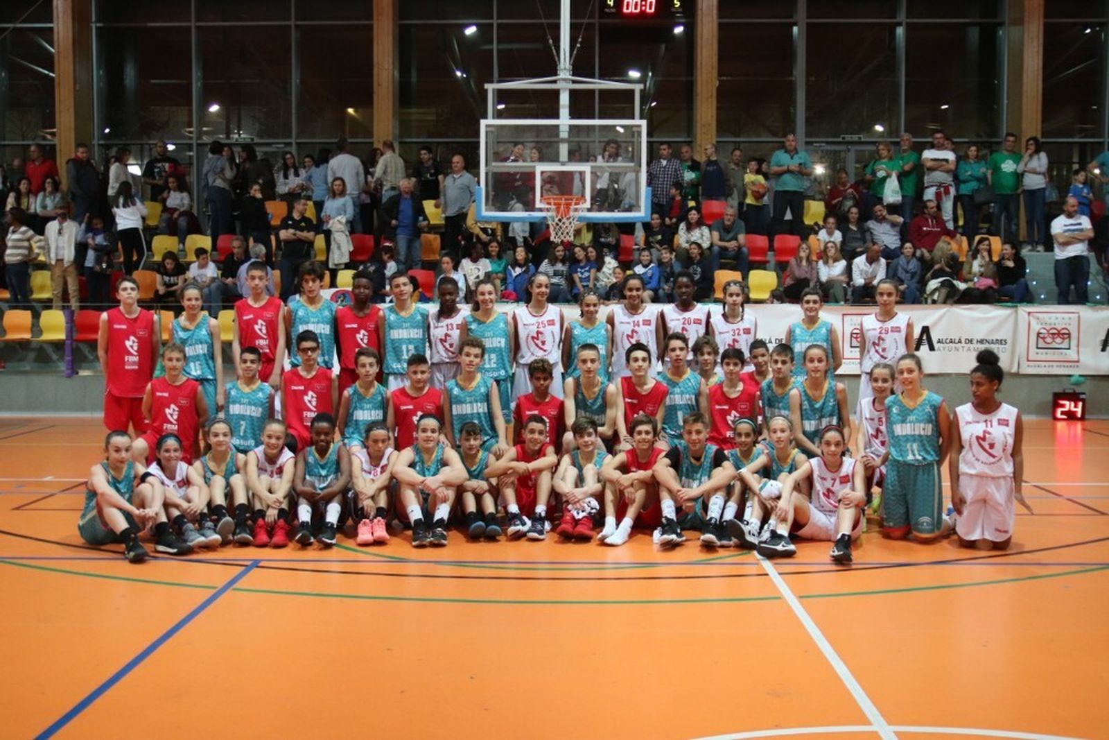 Jugadores y jugadoras de Andalucía de minibasket.