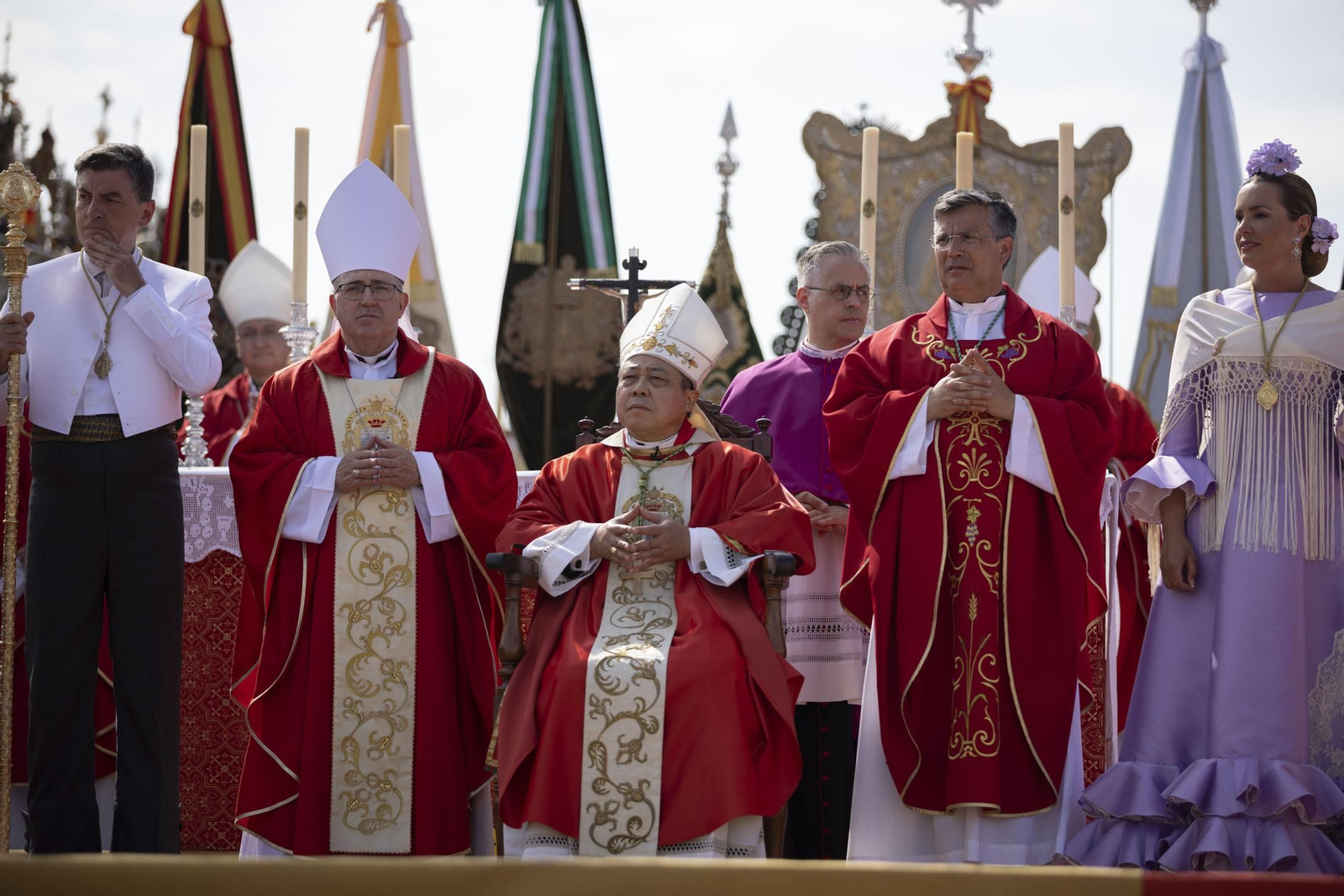 El Rocio 2023: Imágenes de la misa Pontifical del Domingo de Pentecostés
