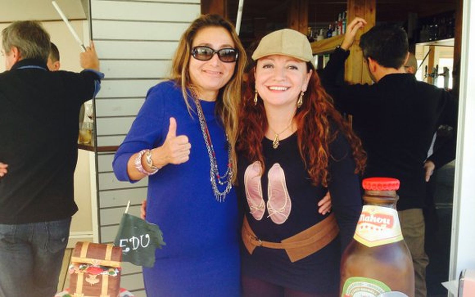 Aida González y Begoña Manchón no quiseron perderse el festejo.

Foto: Ignacio Casas de Ciria