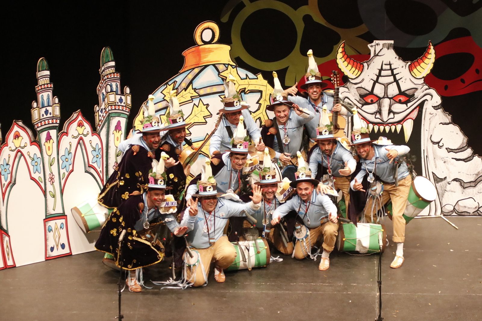 La chirigota 'Los Cardeosos' actúan en la final del concurso de la Concha Fina.