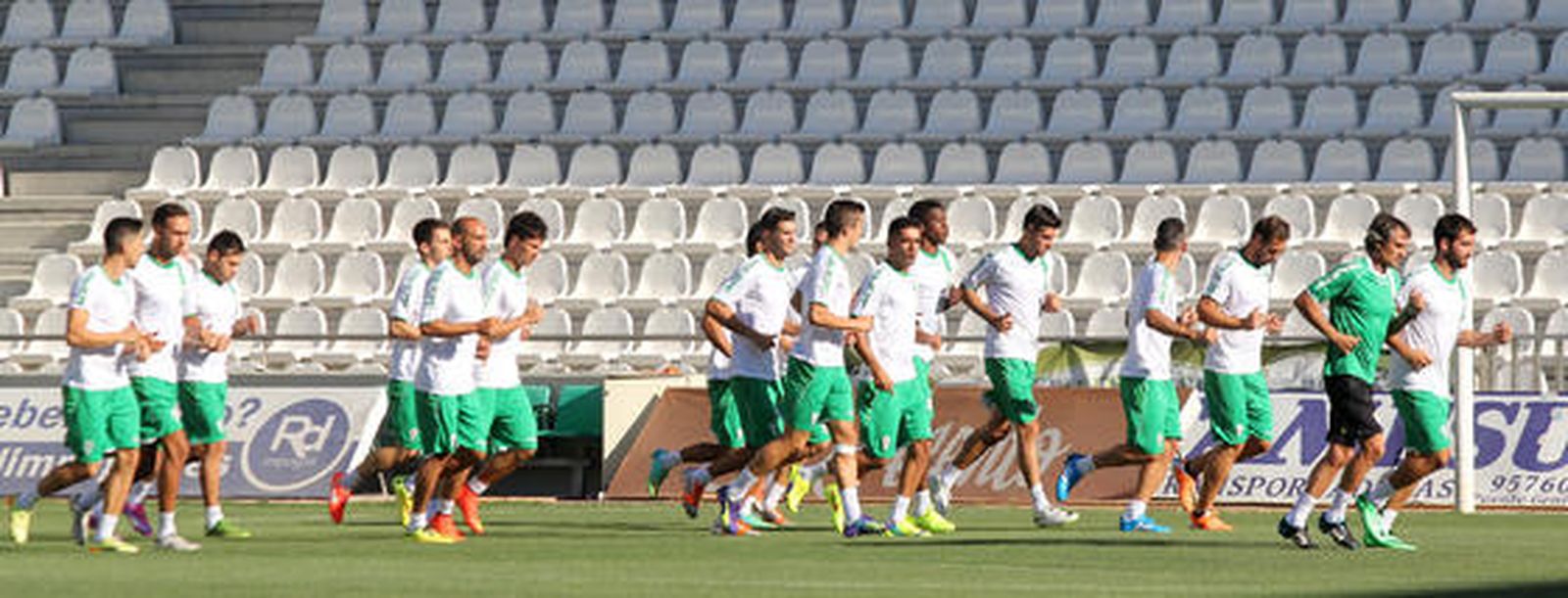 Las imágenes del frenético primer día de la andadura del Córdoba en Primera