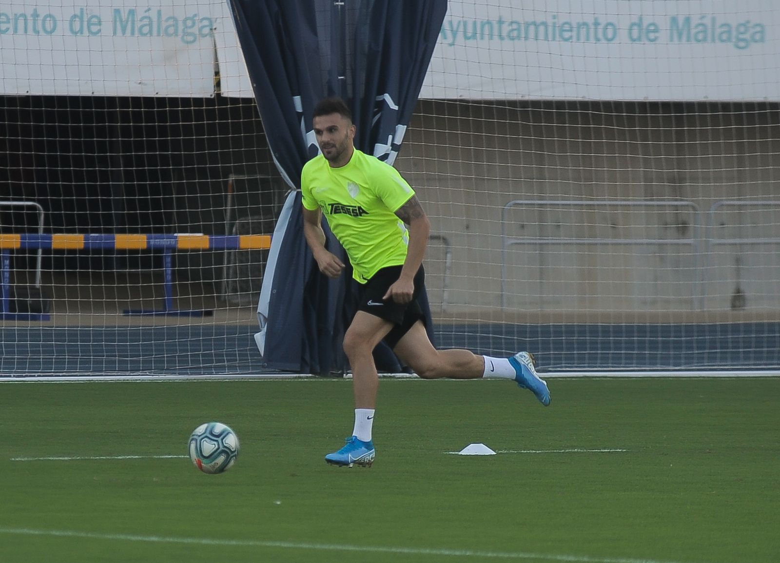 Las fotos del entrenamiento del Málaga CF tras la tormenta