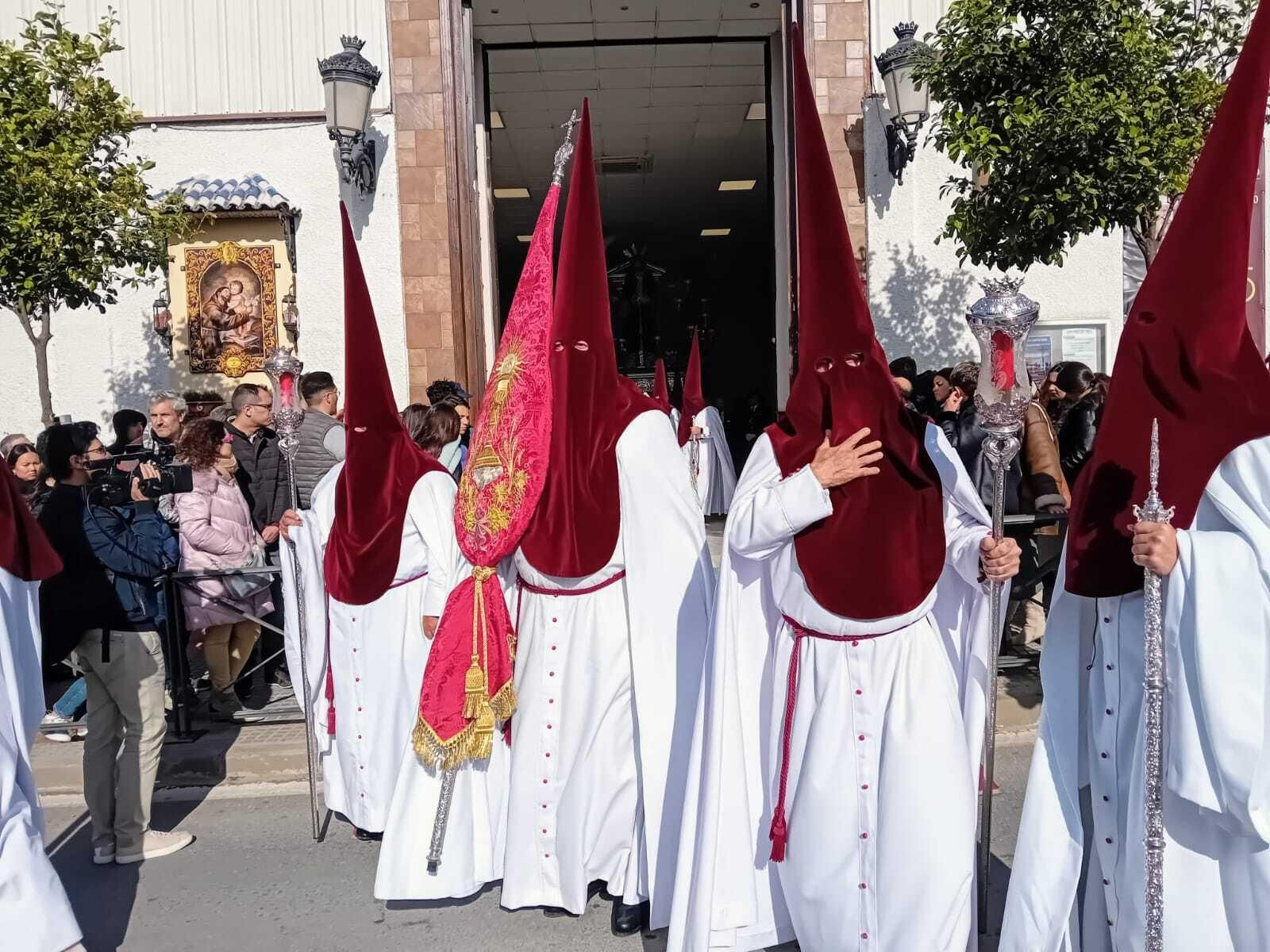 Las imágenes del Martes Santo en Chiclana 2024: El Amor y Afligidos