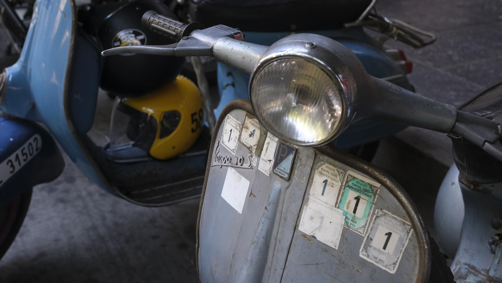 Las motos antiguas dan brillo a la Feria de Almería