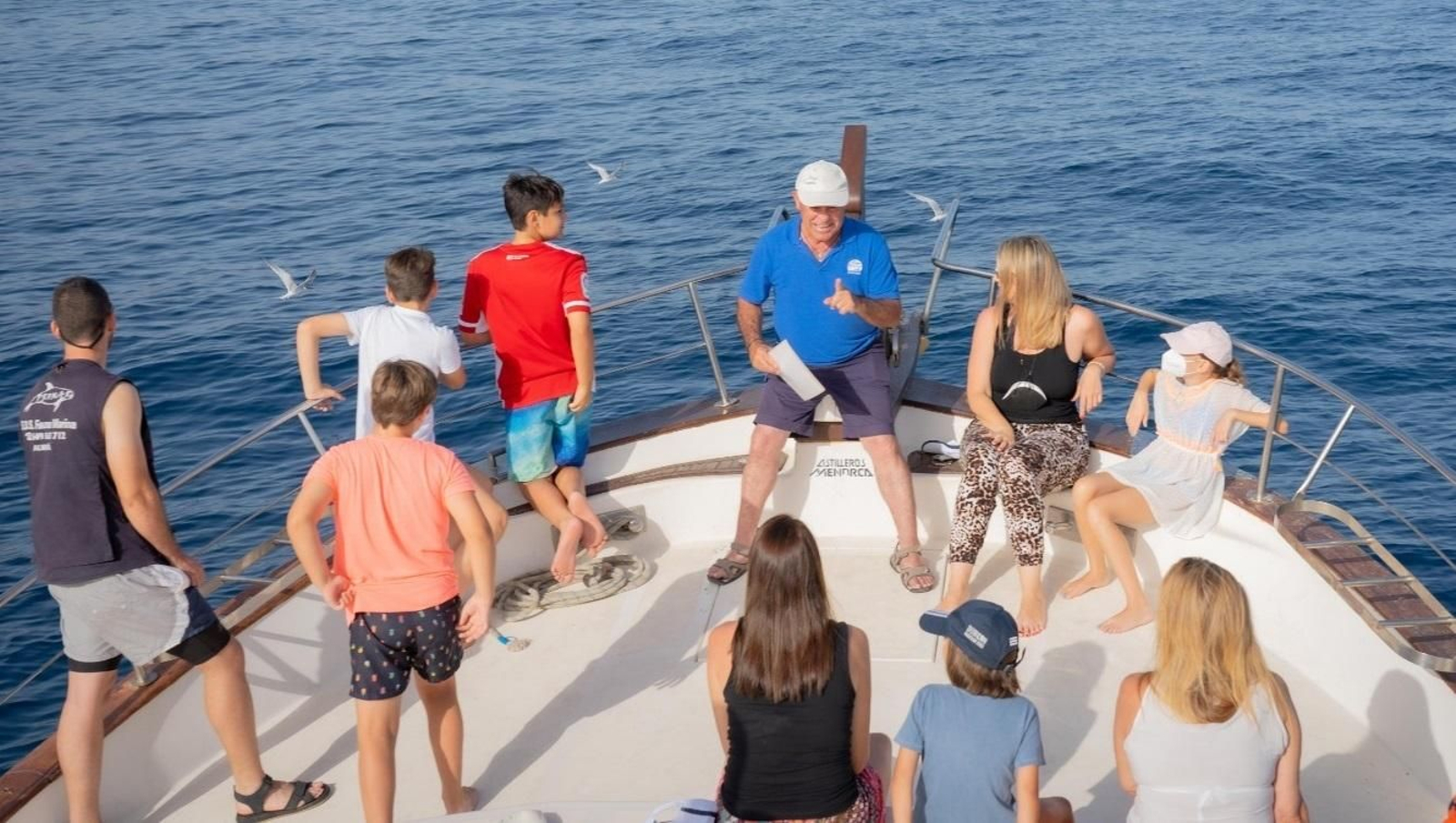 Salida en barco a la búsqueda de la posidonia oceánica.
