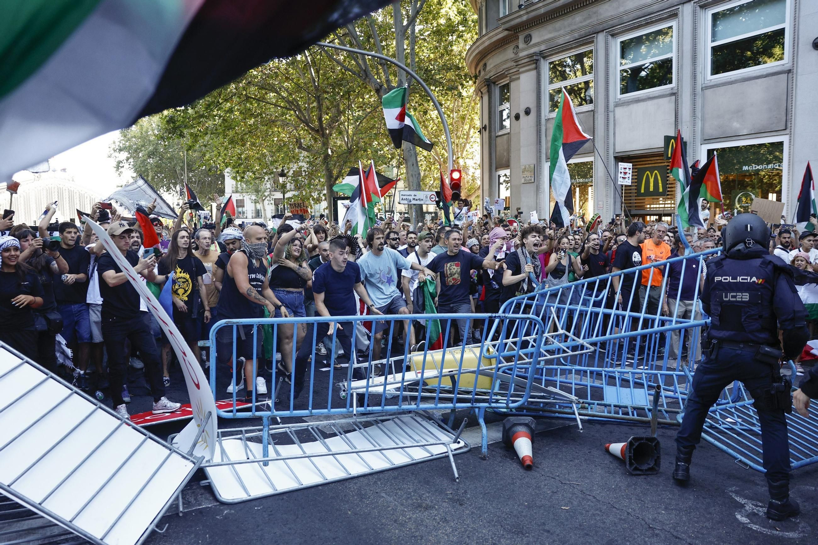 Las fotos de la protesta propalestina que ha suspendido la última etapa de la Vuelta a España