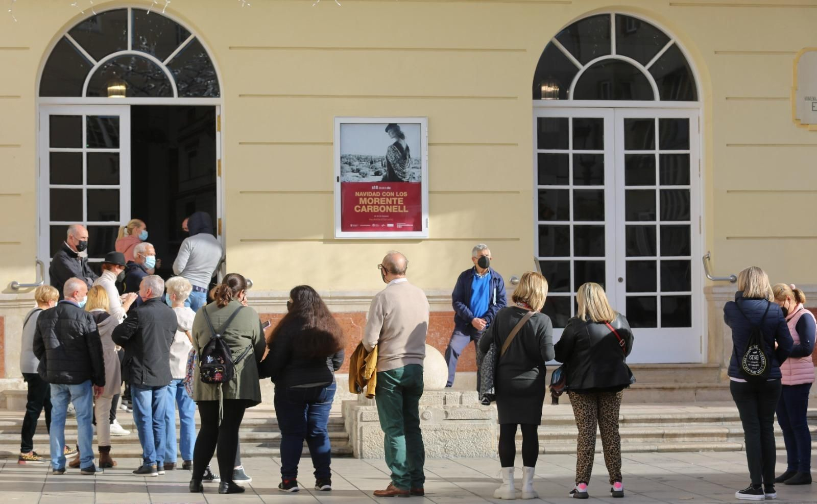 Colas en el Teatro Cervantes, este martes, para comprar las entradas de Pablo Alborán.