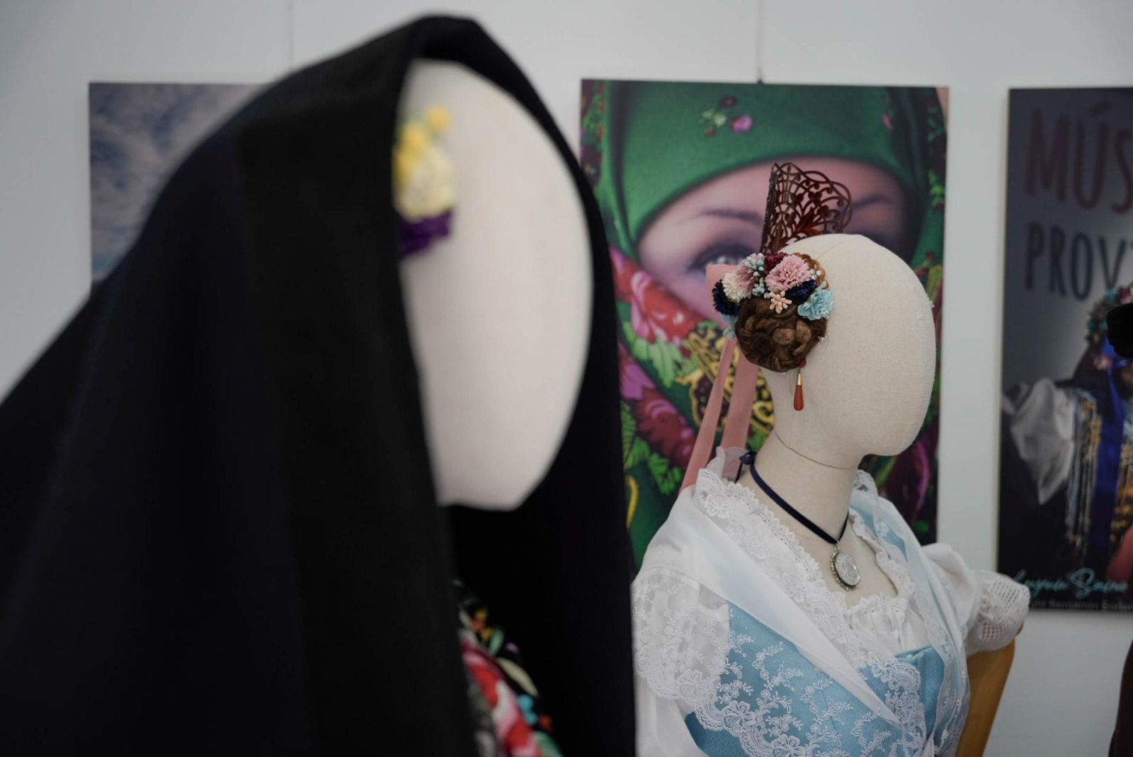 Las mejores imágenes de la exposición "Almería viste de historia su feria"