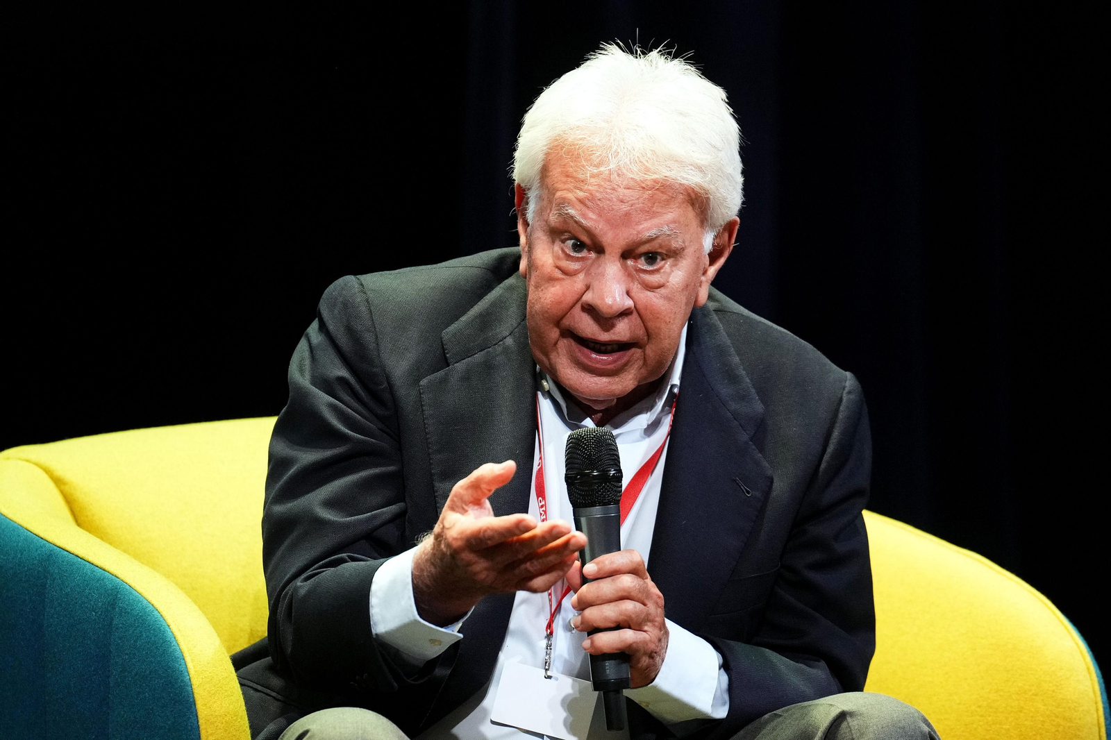 Felipe González durante su intervención en un foro universitario.