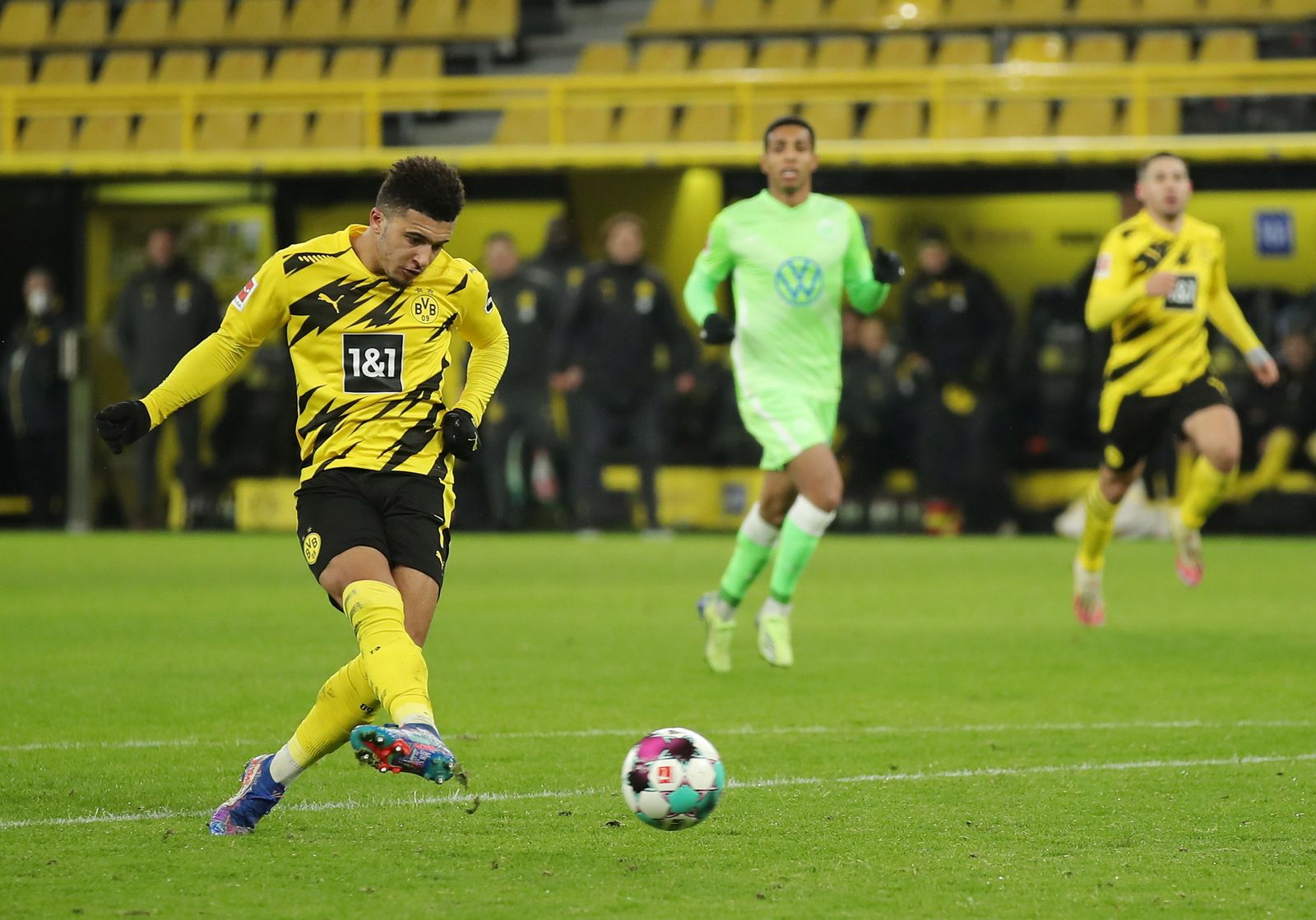 Jadon Sancho hace el 2-0 en el Borussia Dortmund-Wolfsburgo.