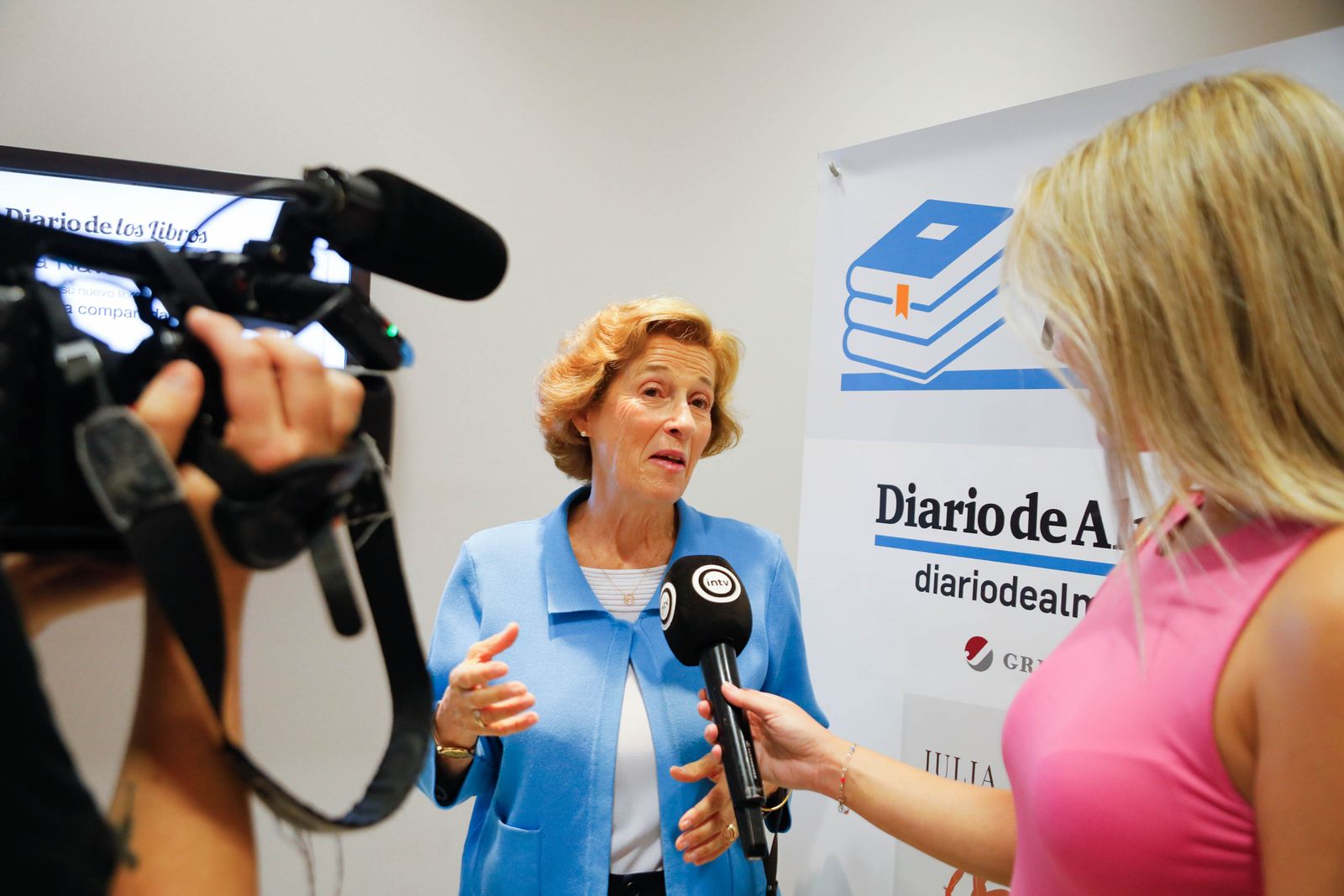 Imágenes de Diario de los Libros, con Julia Navarro
