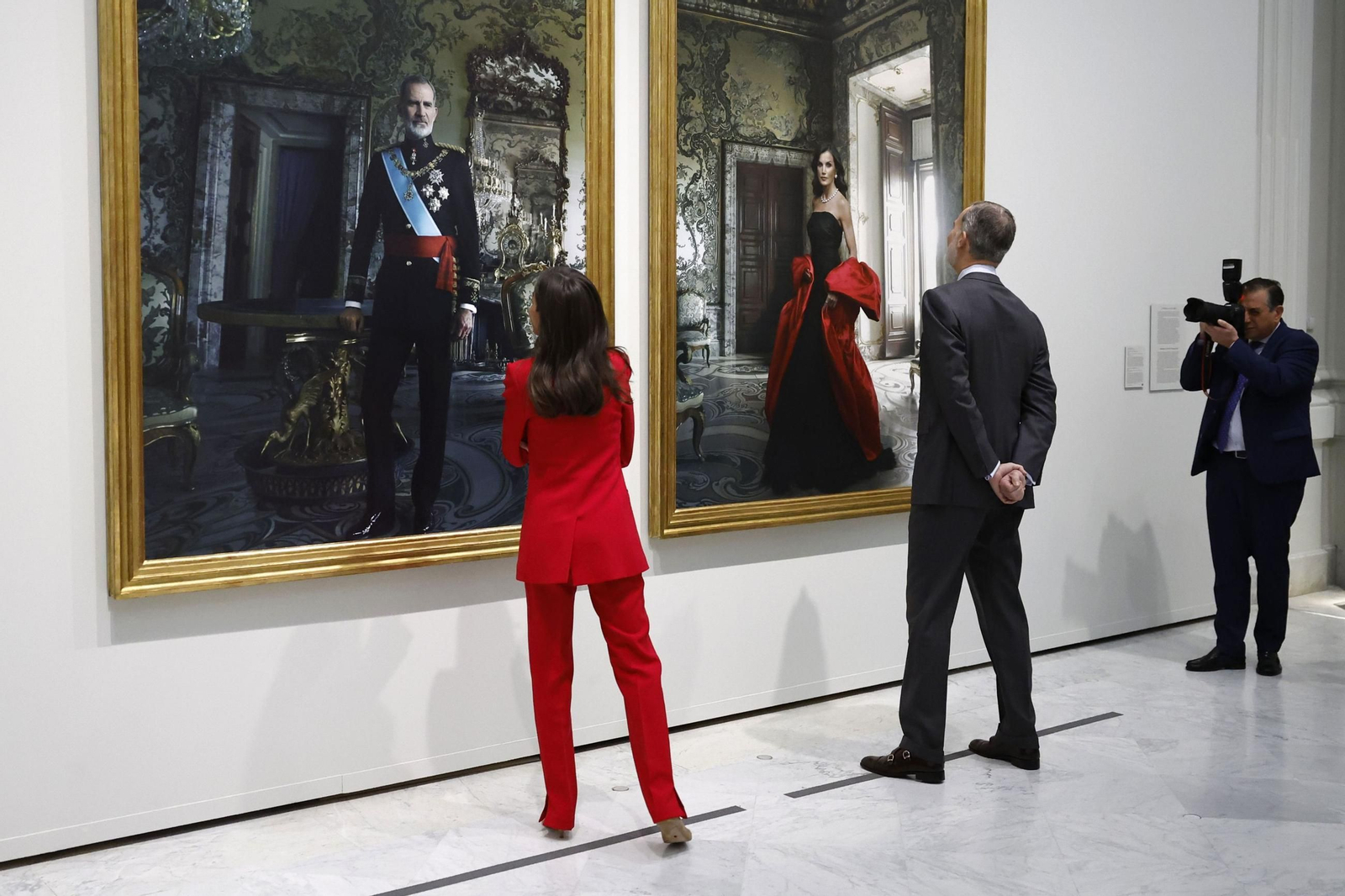 Las fotos de la visita de los Reyes a la exposición con los retratos de Annie Leibovitz