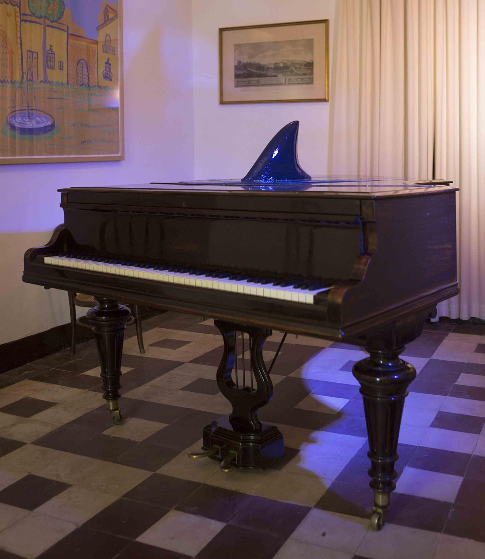 Tiburones en el piano.