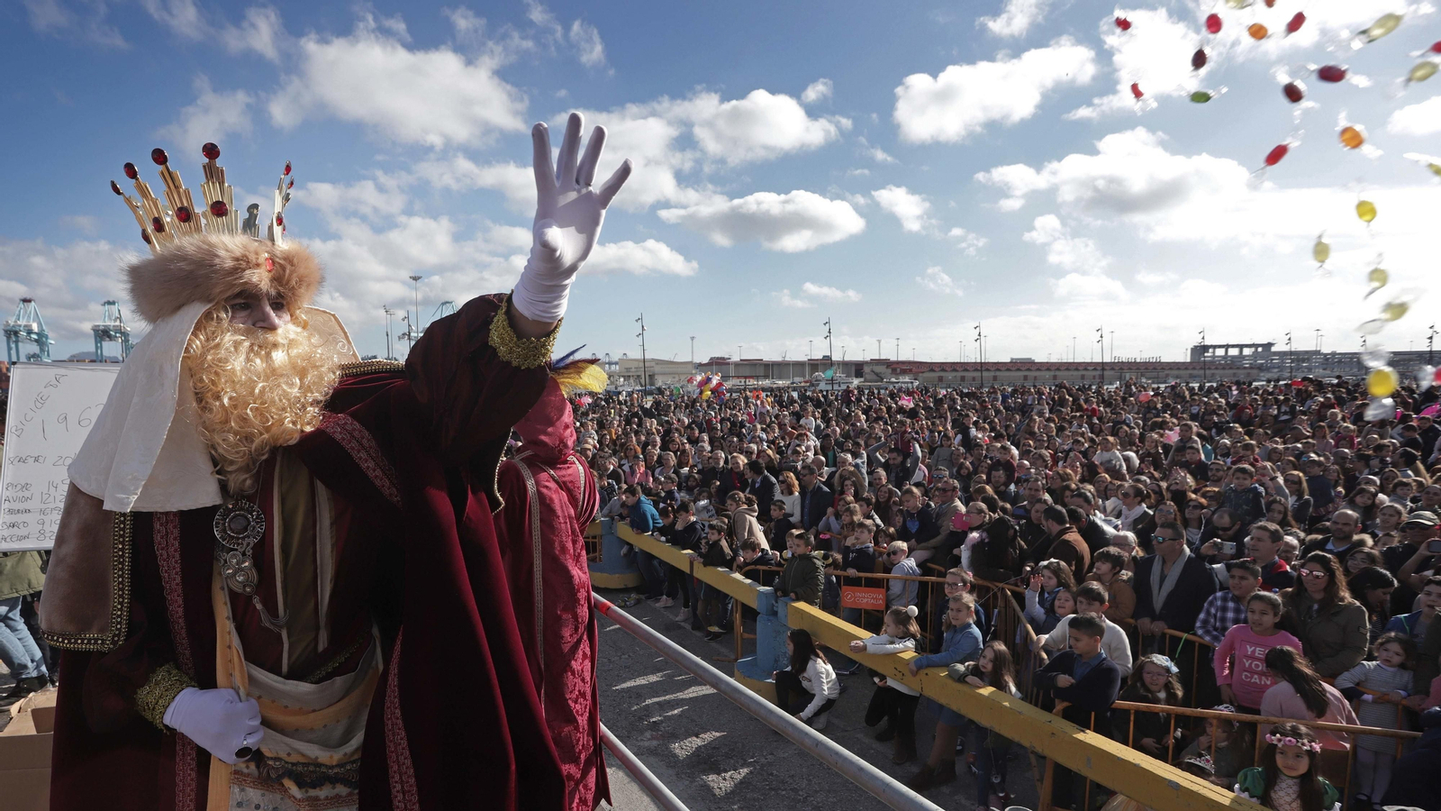 Imágenes del arrastre de latas en Algeciras