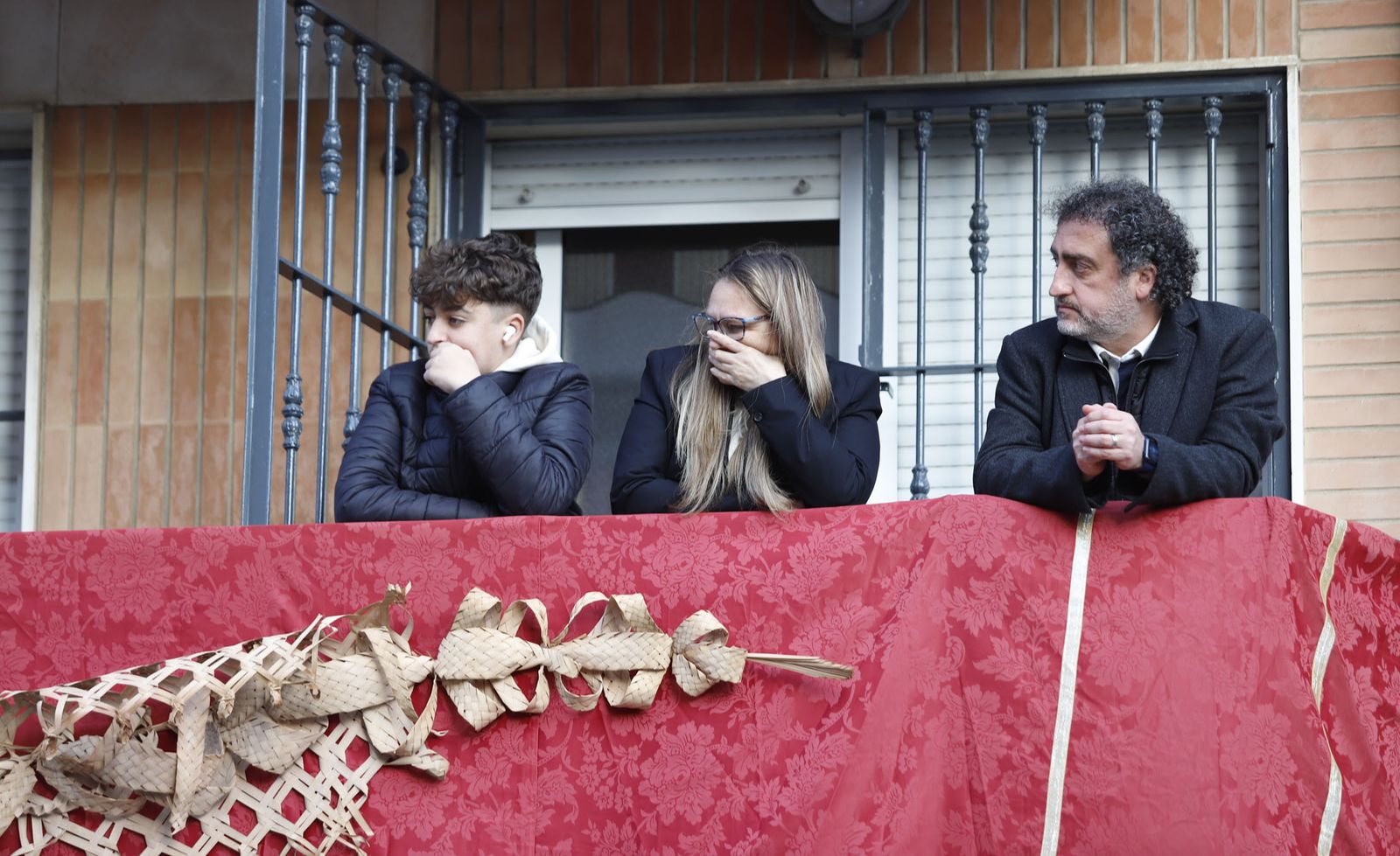 La Hermandad de la Sagrada Lanzada hace su estación de penitencia por las calles de Huelva