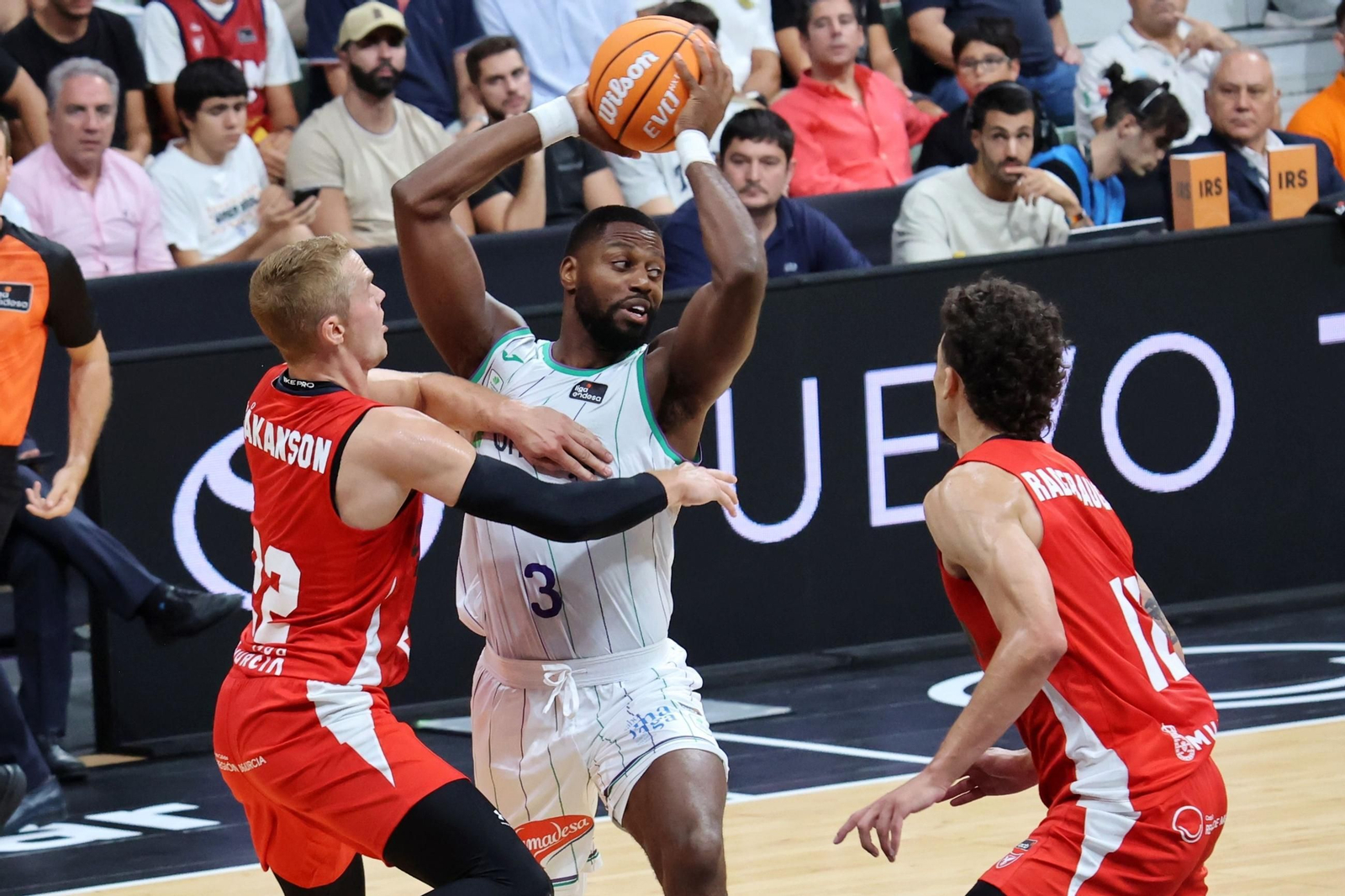 Melvin Ejim, sus cuatro años y seis títulos en Málaga