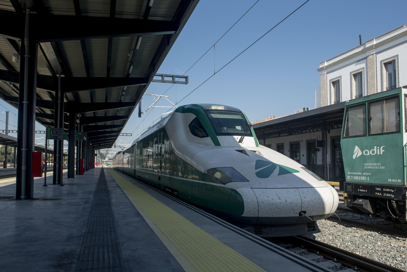 El AVE en pruebas en la estación de Granada