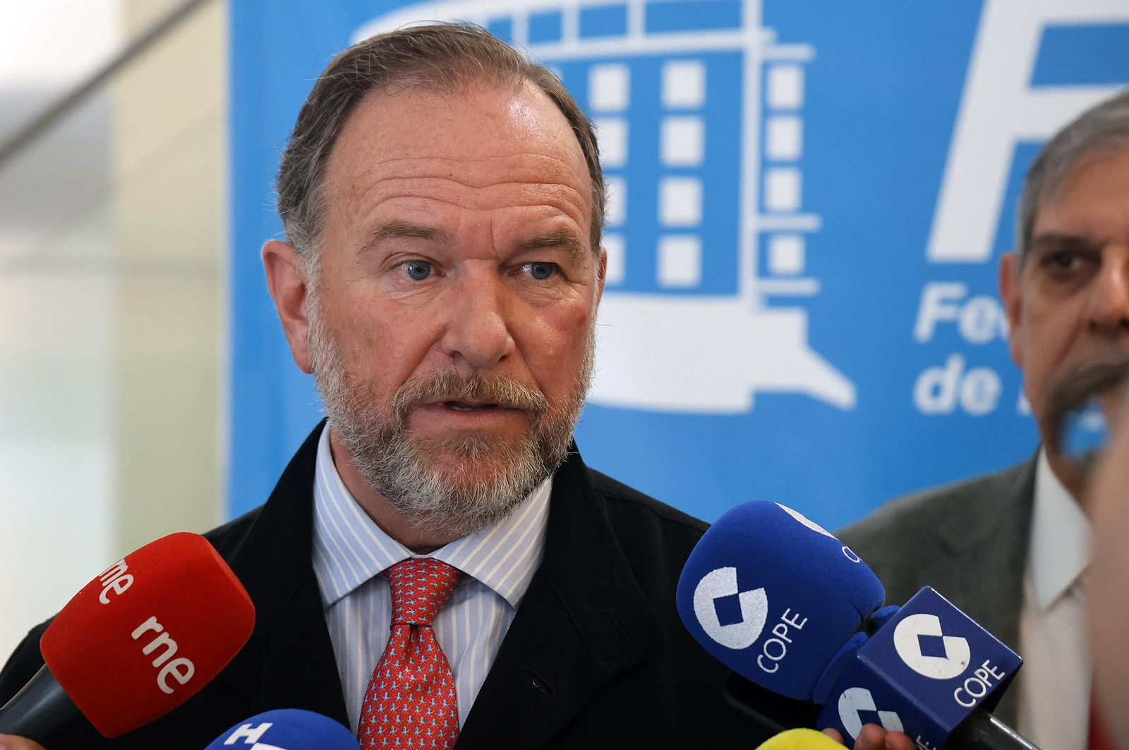 Imágenes de la conferencia de Juan José García del Hoyo 'La inversión en infraestructuras en la provincia de Huelva: déficit inversor y consecuencias socioeconómicas'
