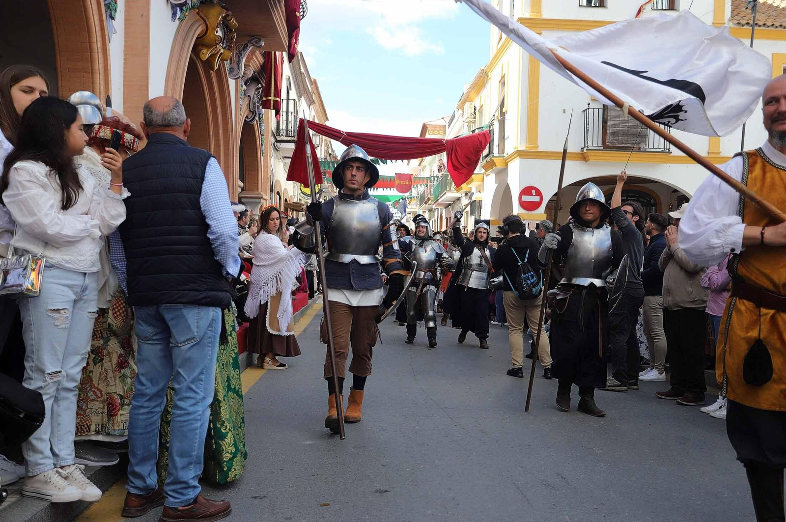 Imágenes del gran ambiente en la Feria Medieval de Palos de la Frontera, Huelva