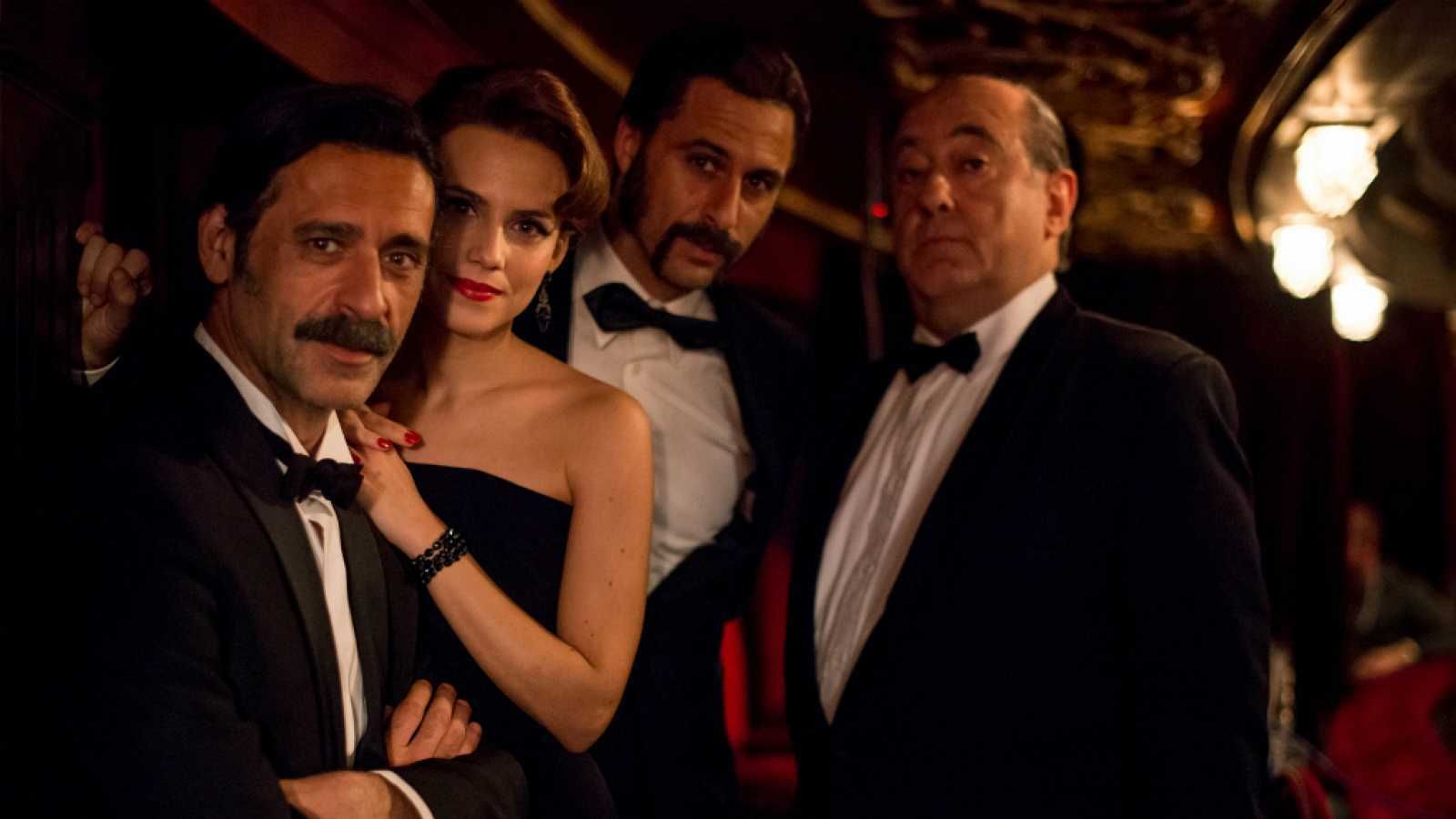 Nacho Fresneda, Aura Garrido y Hugo Silva, protagonistas de la serie.