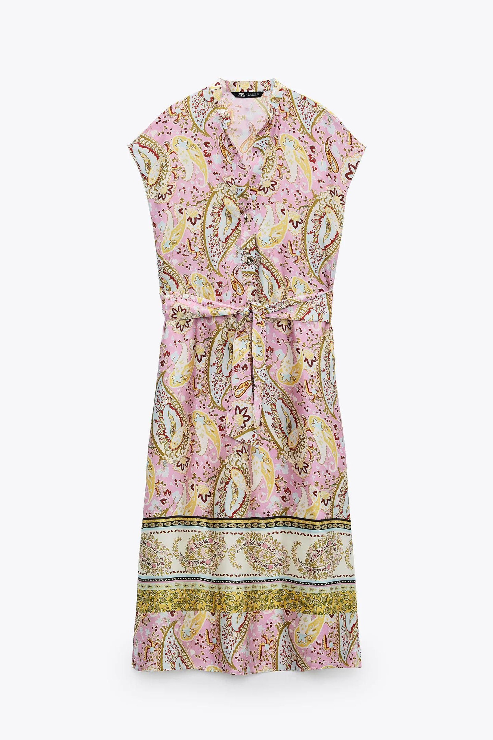 Vestido de tela de pañuelo de Zara.