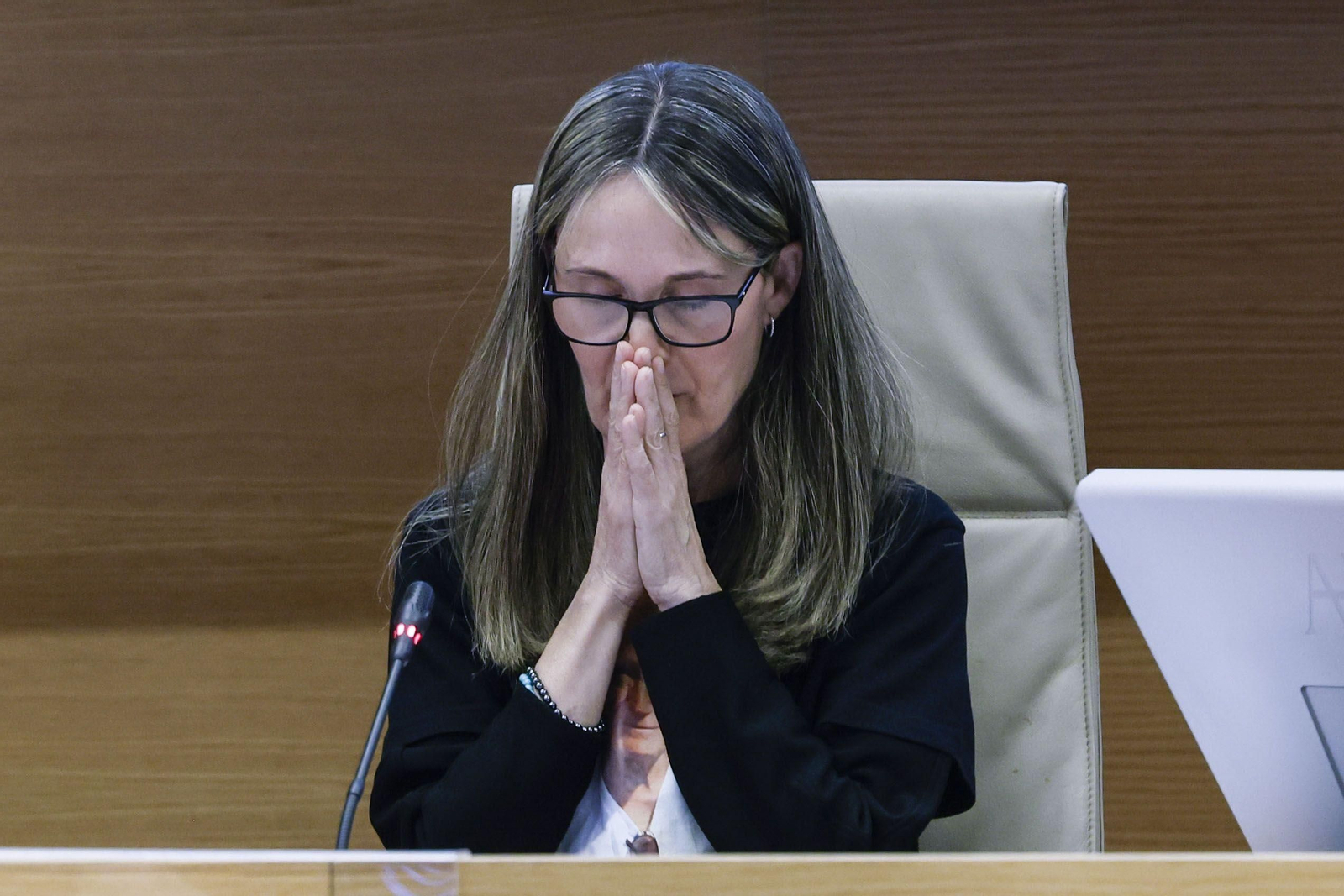 La presidenta de la Asociación de Víctimas Mortales 29-O, Rosa Álvarez, durante su comparecencia en la comisión de la dana en el Congreso.