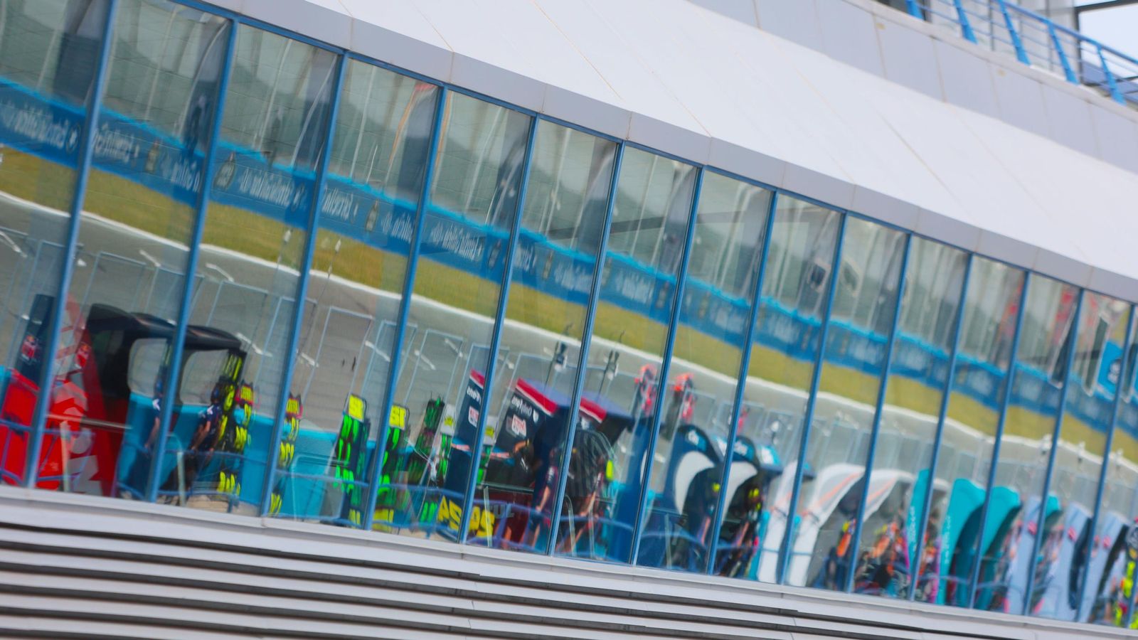 Imágenes de boxes en los entrenamientos del Viernes de Moto2 en Jerez