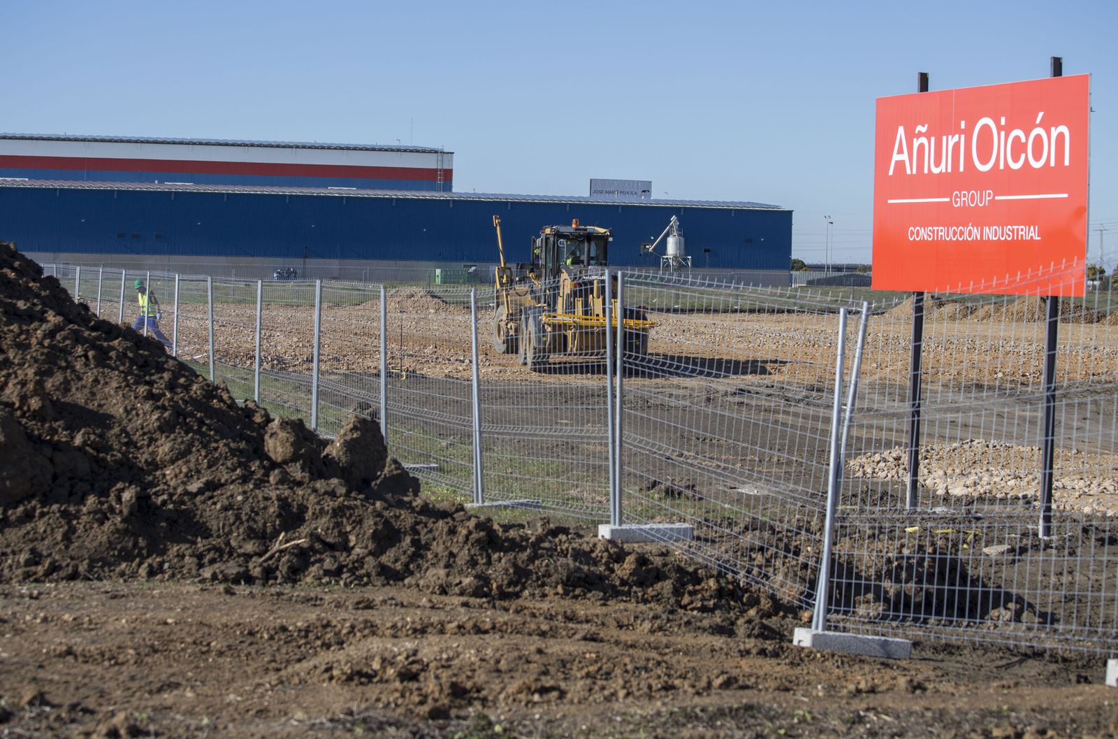 Obras para la construcción del centro de venta al por mayor en el PHE.